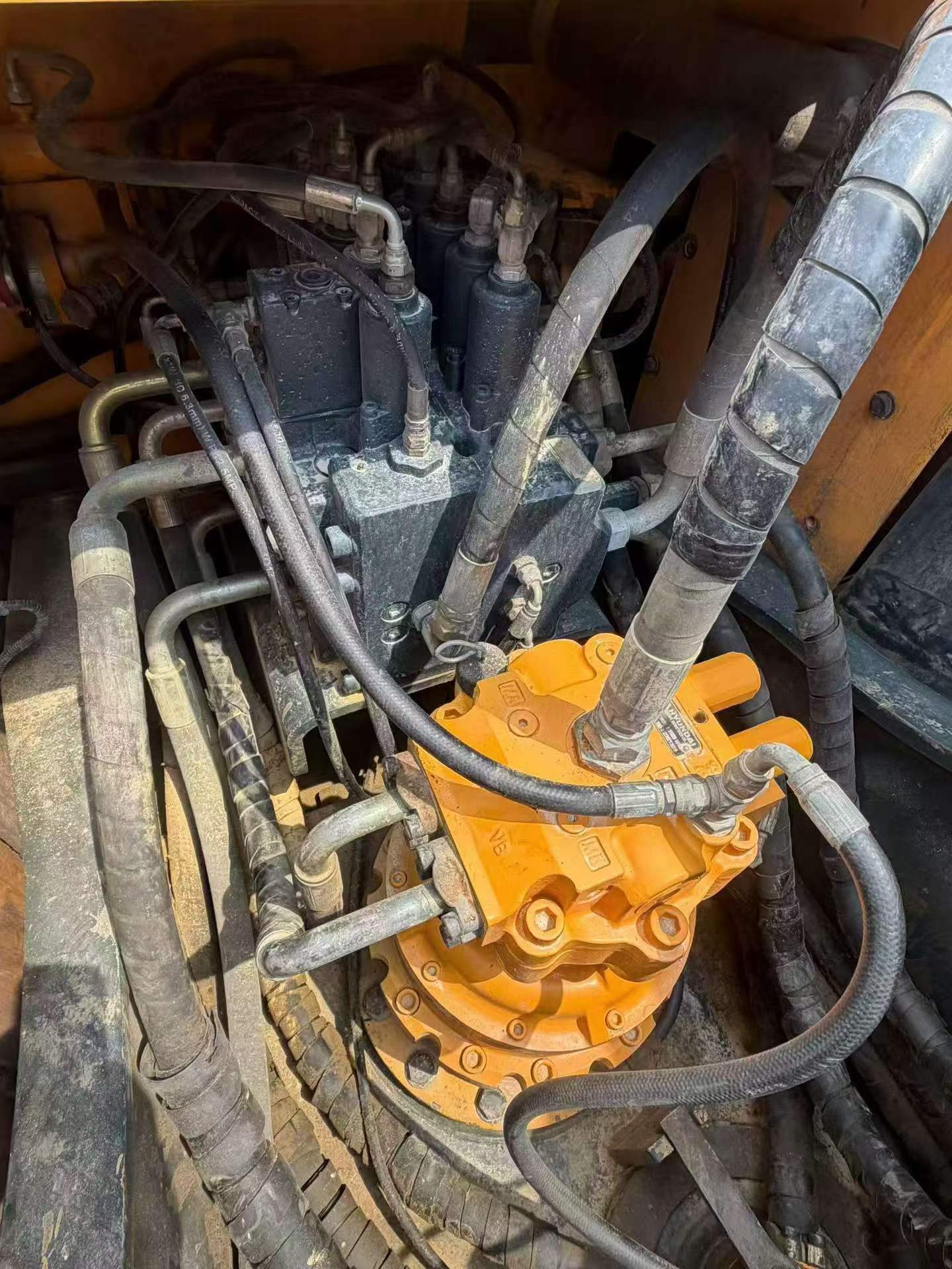 Buy Hyundai R215VS Used Excavator / 8 Buy Hyundai R215VS Used Excavator / 8