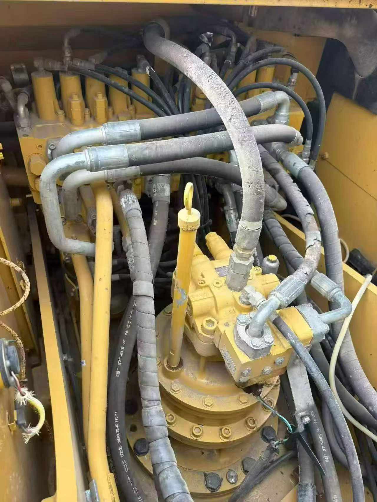Buy Caterpillar 323 Used Excavator / 6