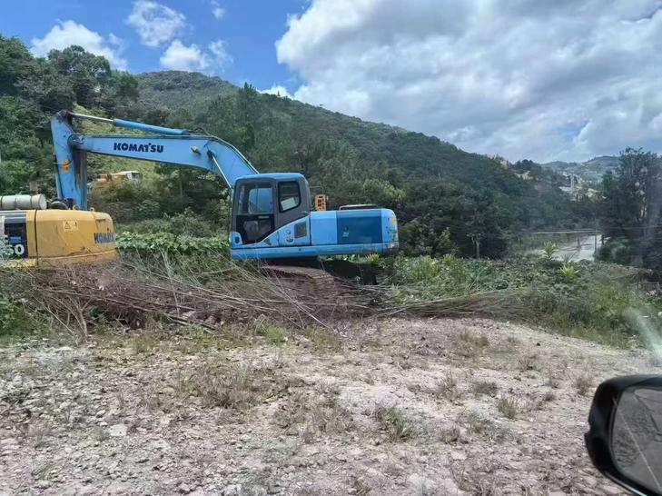 Buy Komatsu PC200-7 Used Excavator / 1