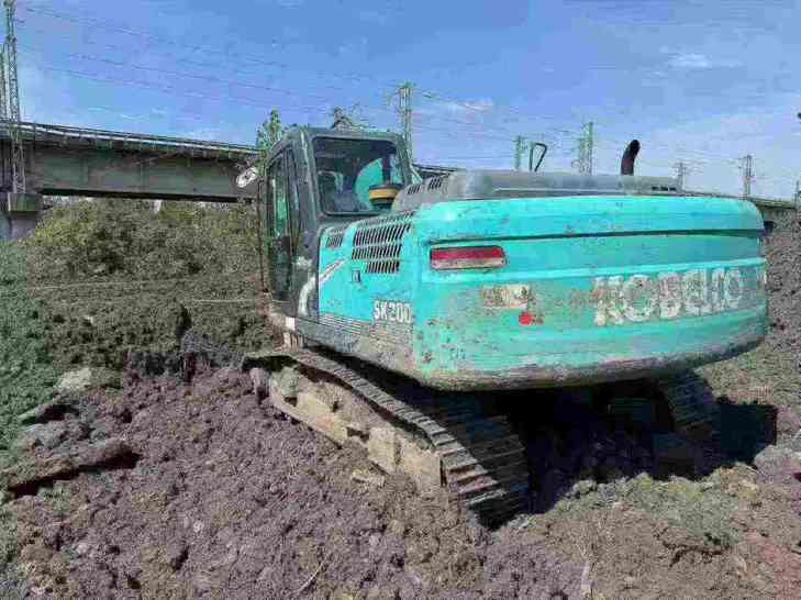 Buy Kobelco SK200 Used Excavator / 1