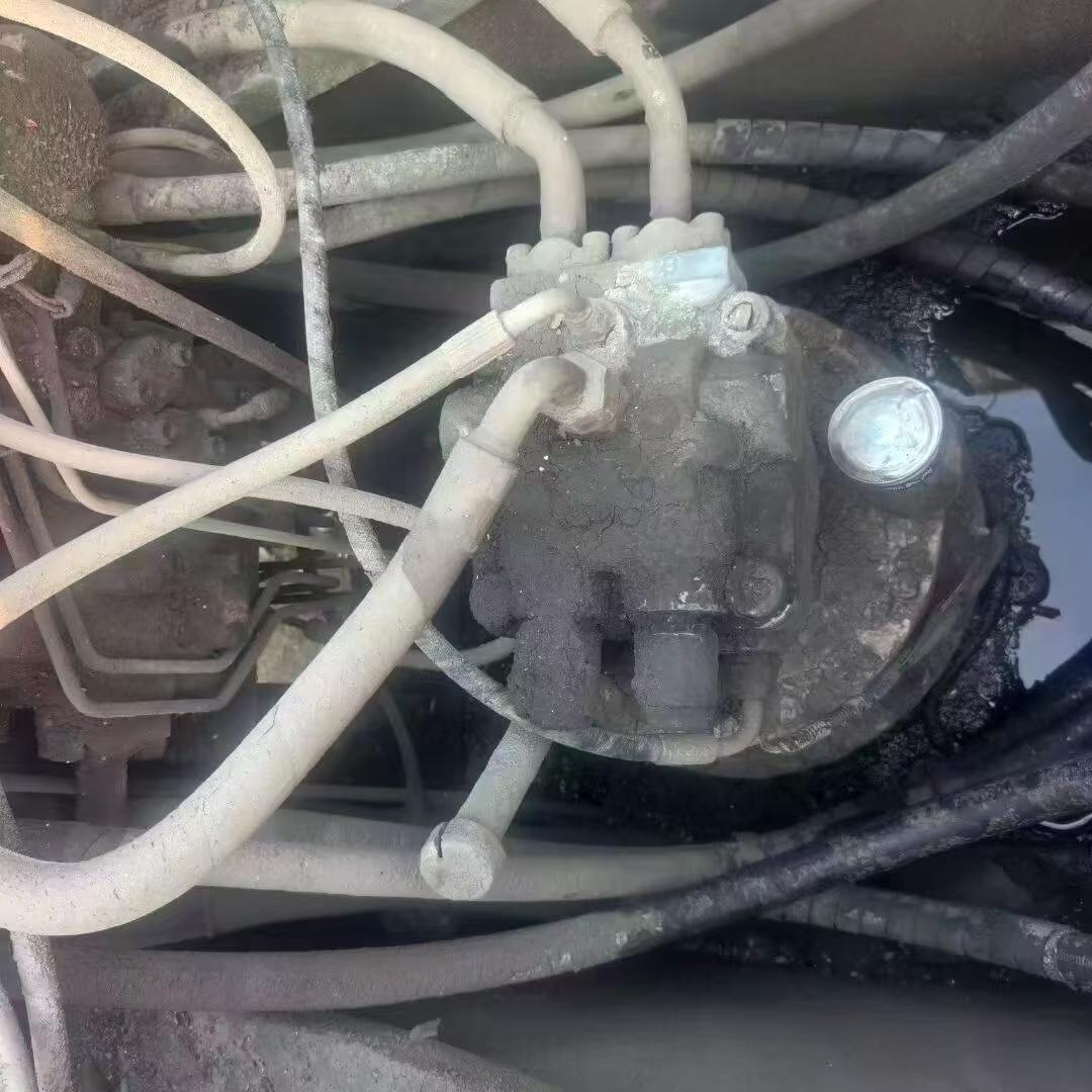 شراء حفارة Hitachi ZX260-3G مستعملة / 4