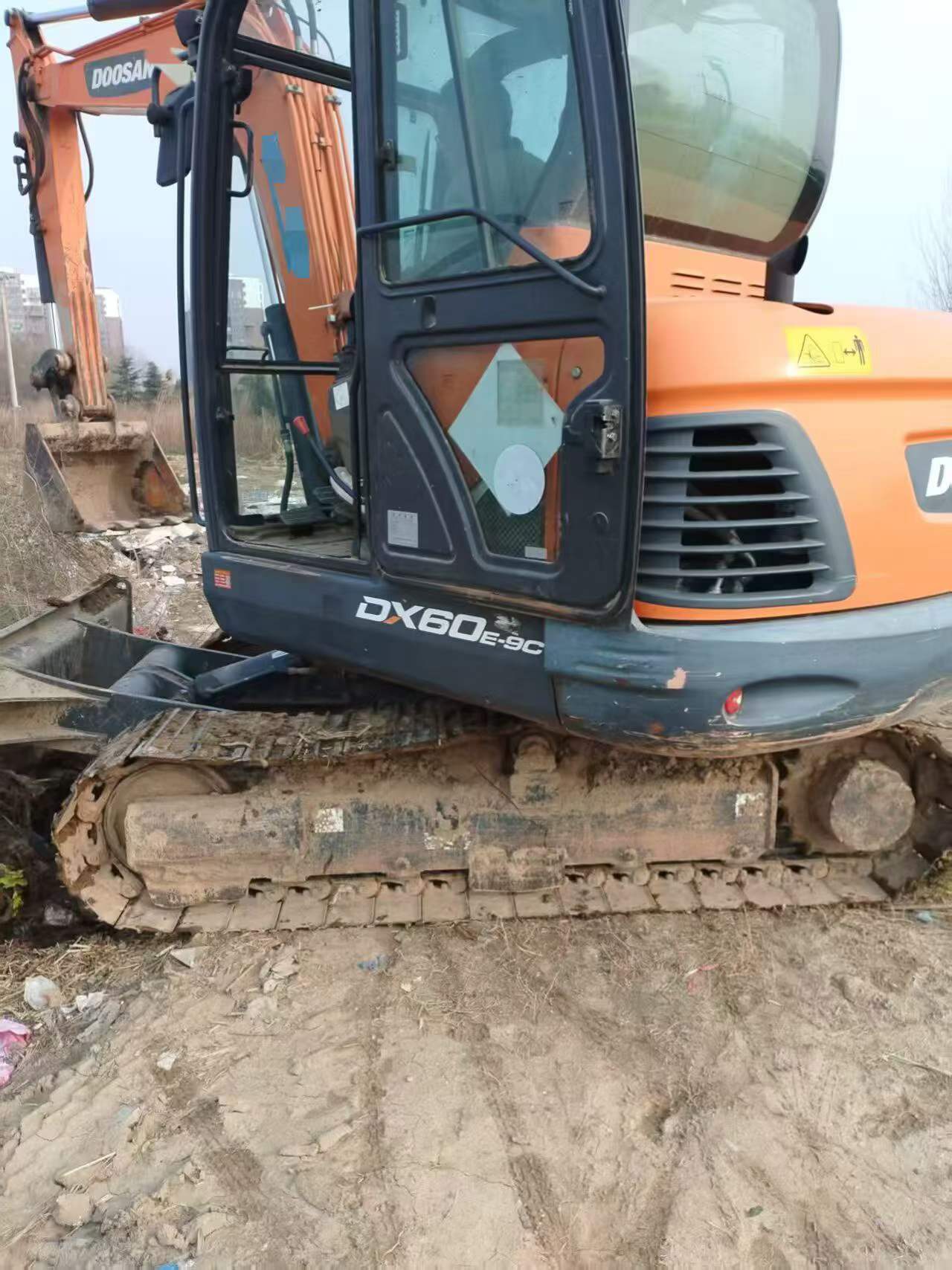 Compre Excavadora Doosan DH60 Usada / 4