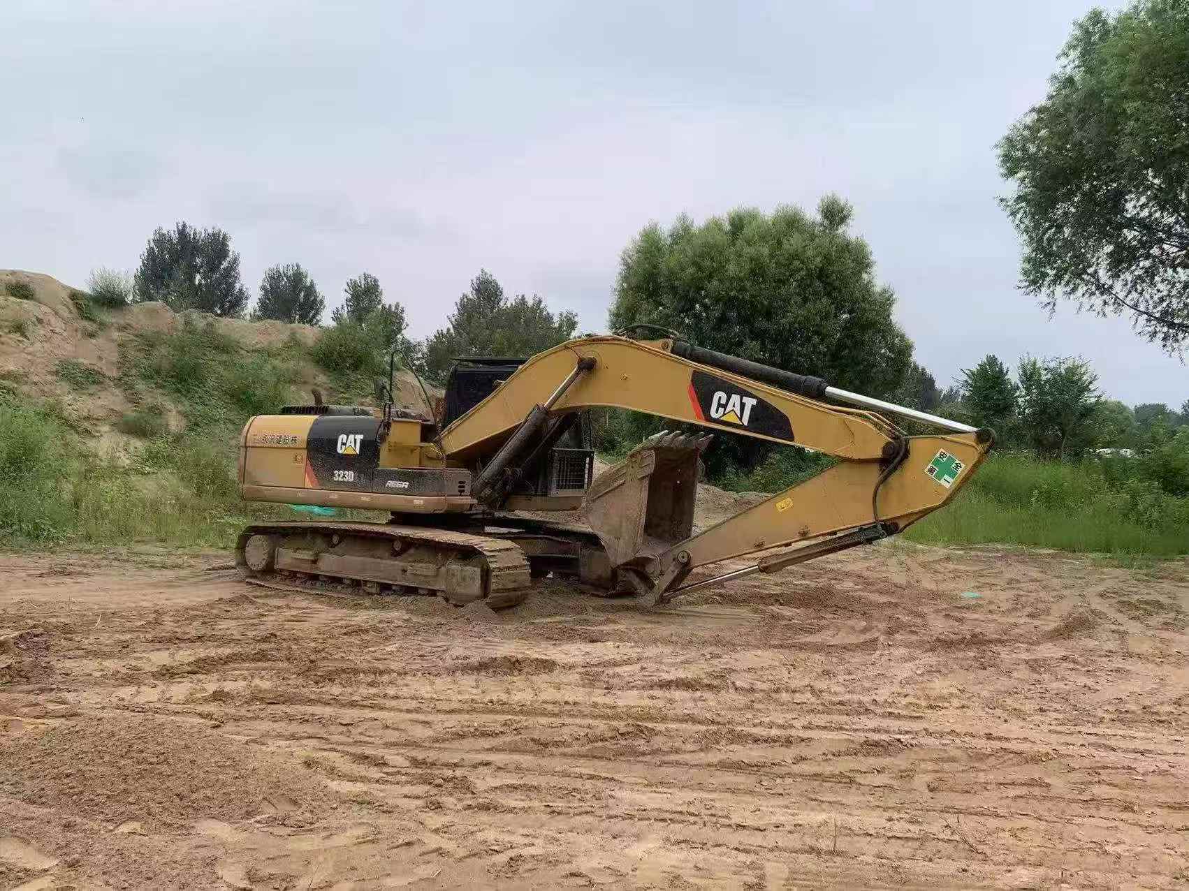 Buy Caterpillar 323 Used Excavator / 4