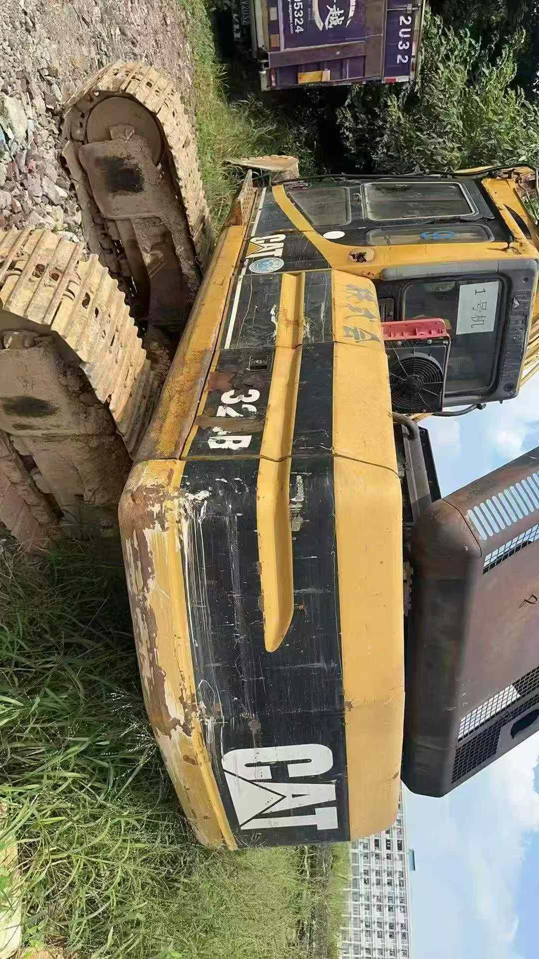 Buy Caterpillar 320V2 Used Excavator / 2 Buy Caterpillar 320V2 Used Excavator / 2