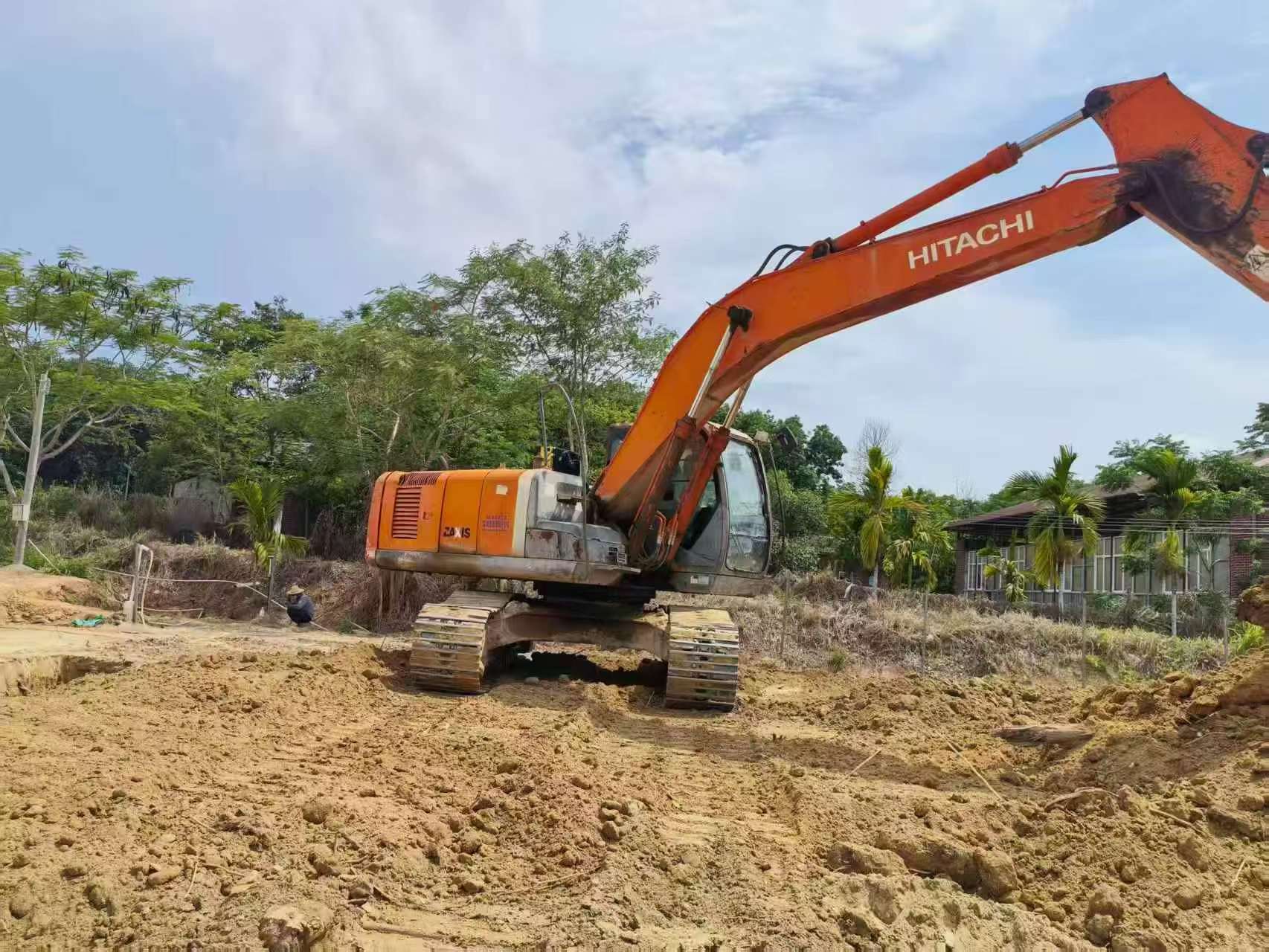 Buy Hitachi EX200-3 Used Excavator / 3