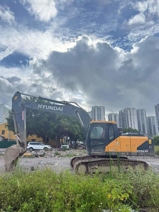 Buy Hyundai R215VS Used Excavator / 1
