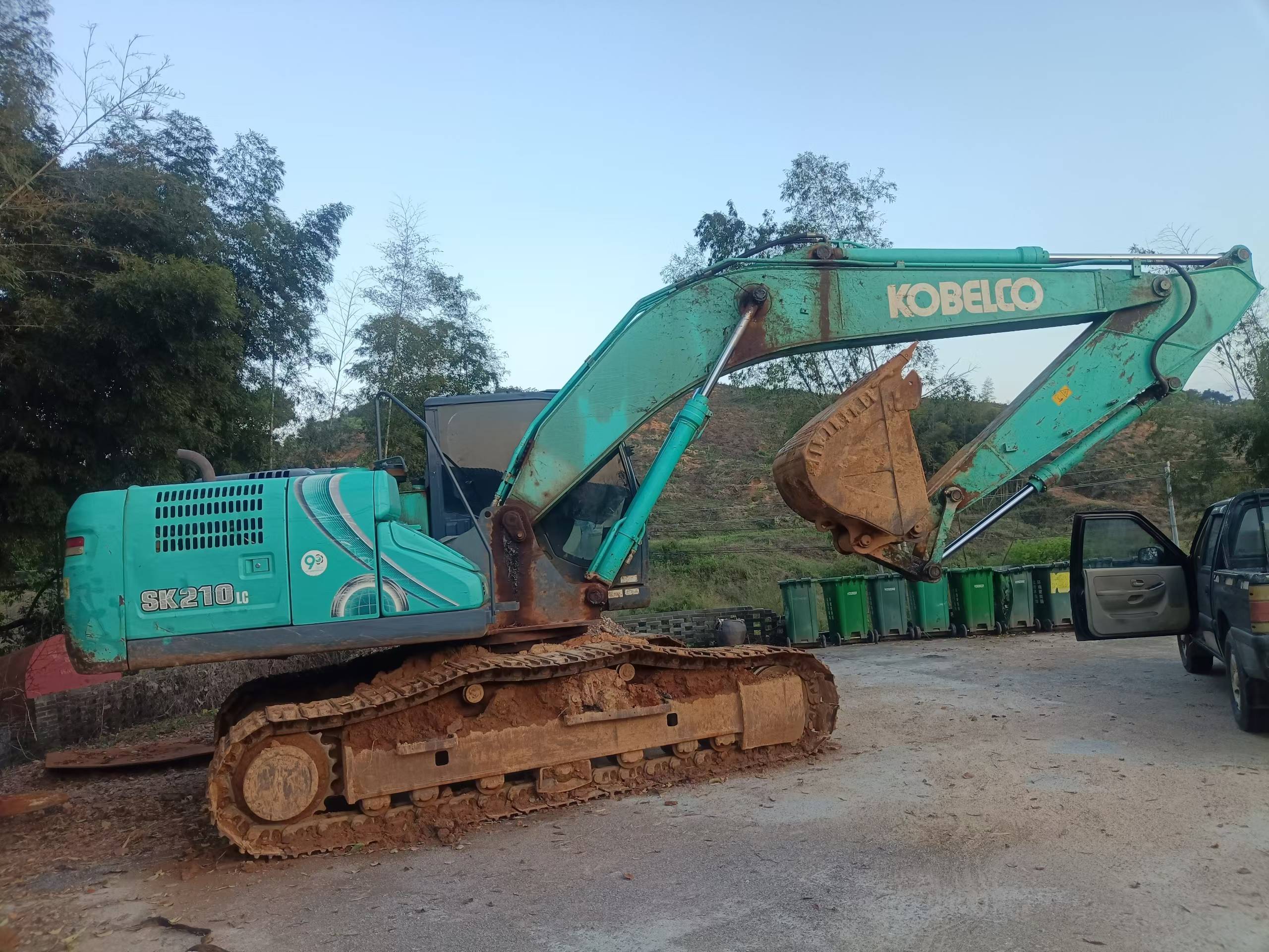 Buy Kobelco SK200-10 Used Excavator / 8 Buy Kobelco SK200-10 Used Excavator / 8