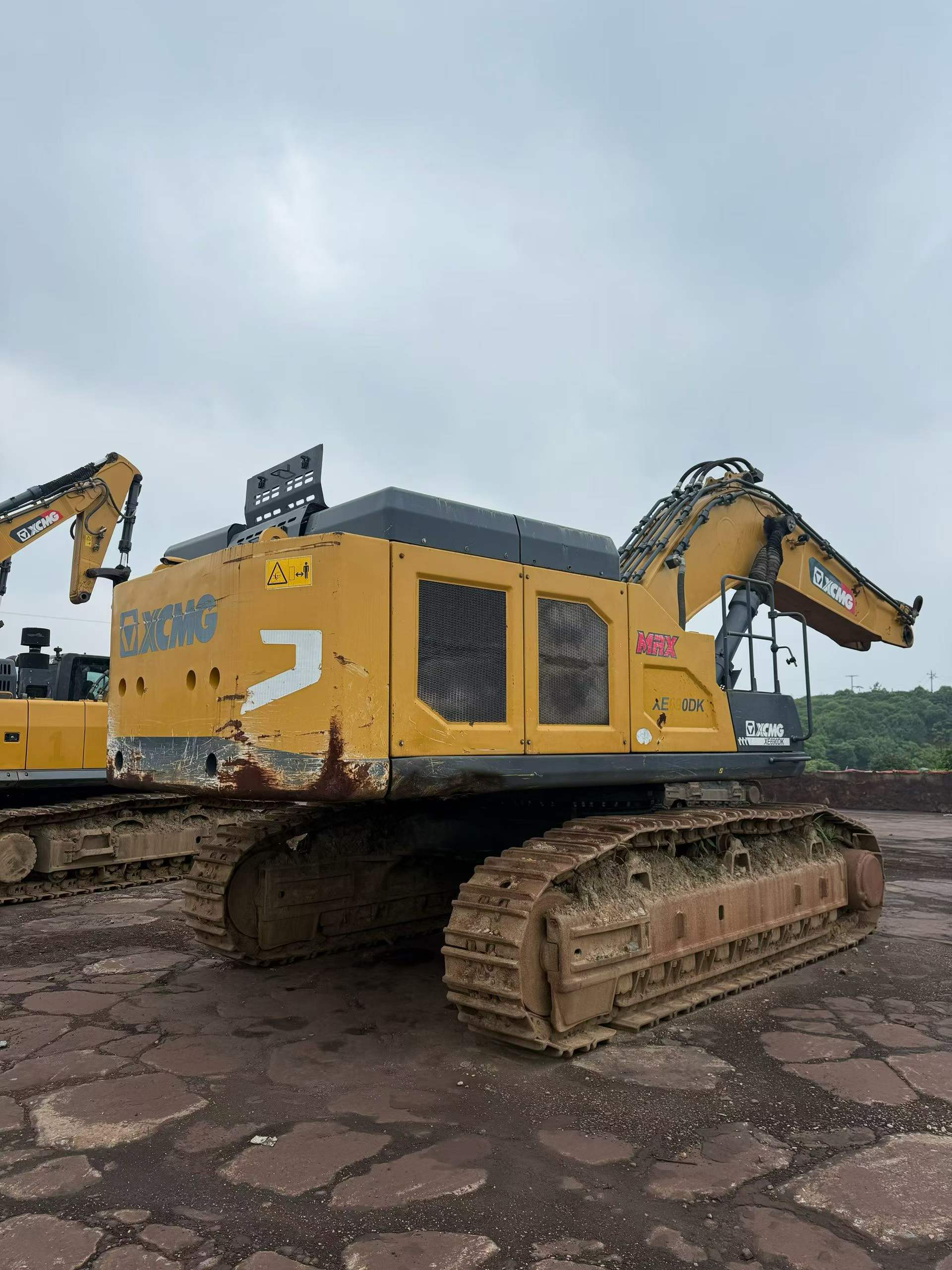 Buy XCMG XE690DK Used Excavator / 3 Buy XCMG XE690DK Used Excavator / 3