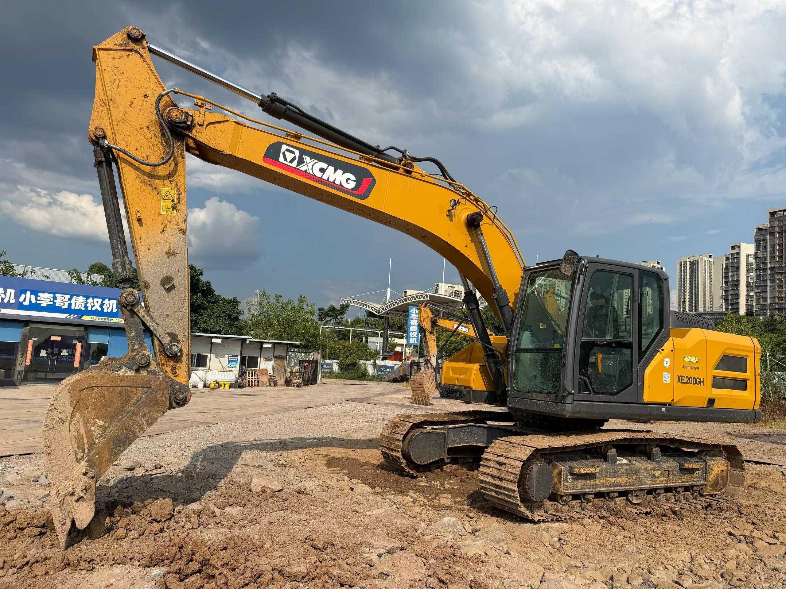 Buy XCMG XE200GH Used Excavator / 2 Buy XCMG XE200GH Used Excavator / 2