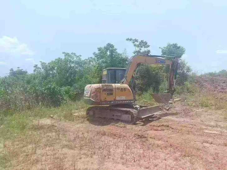 Buy XCMG XE75C Used Excavator / 1