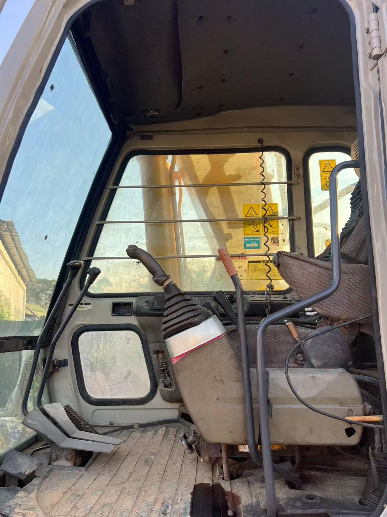 Buy Kato 820-3SP Used Excavator / 4