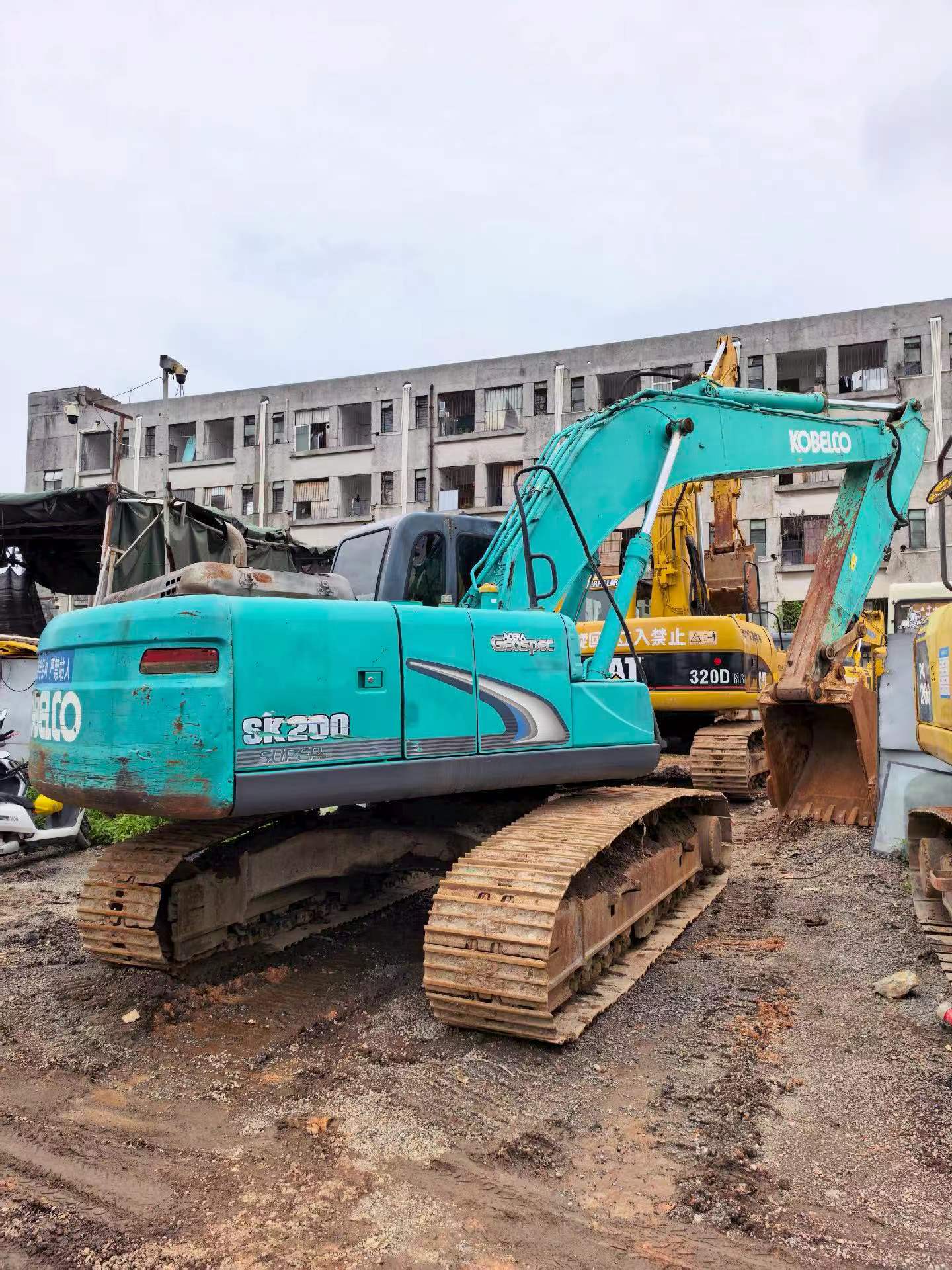 Buy Kobelco SK200 Used Excavator / 2 Buy Kobelco SK200 Used Excavator / 2