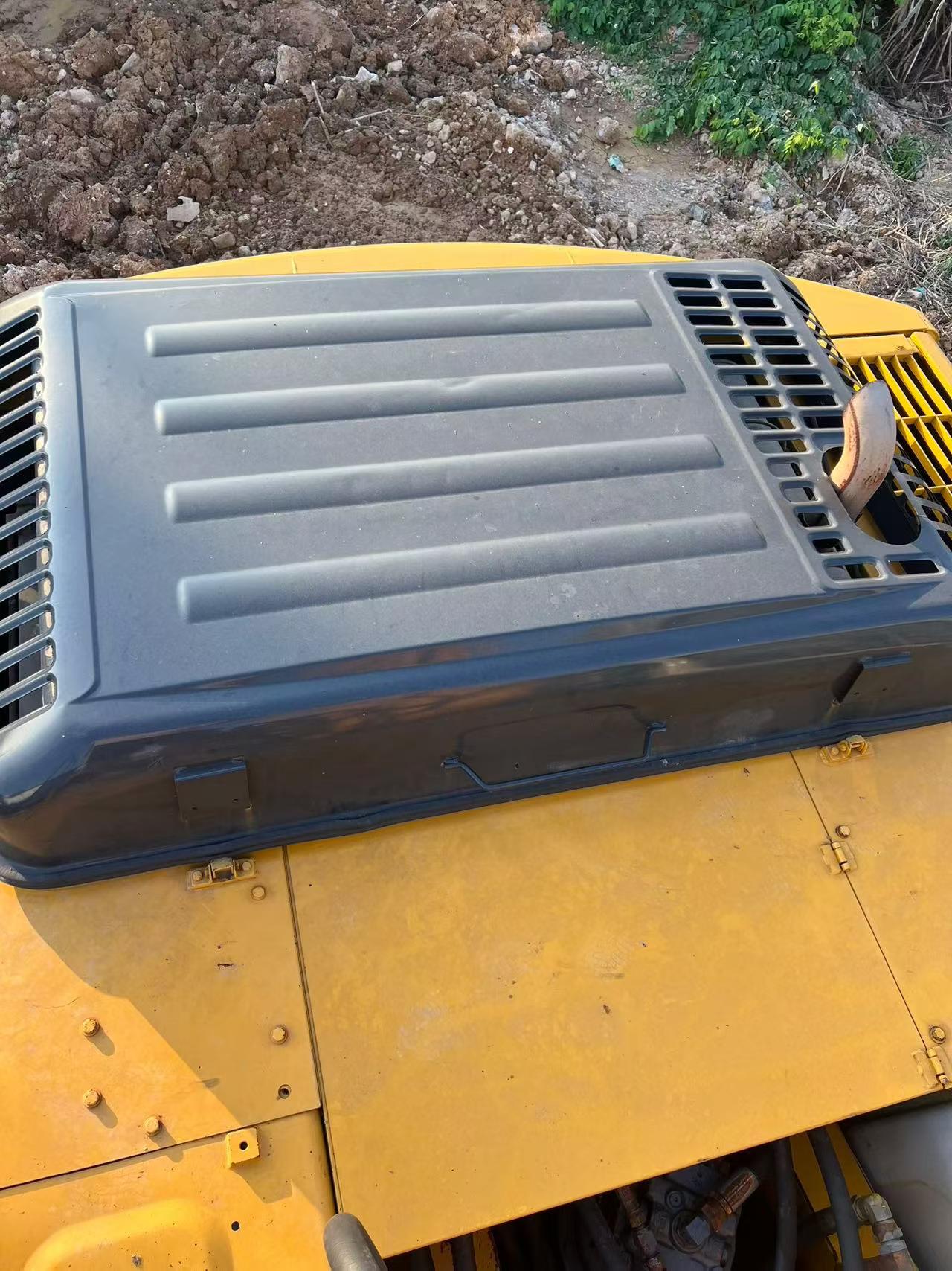 Buy Kato 820-3SP Used Excavator / 9