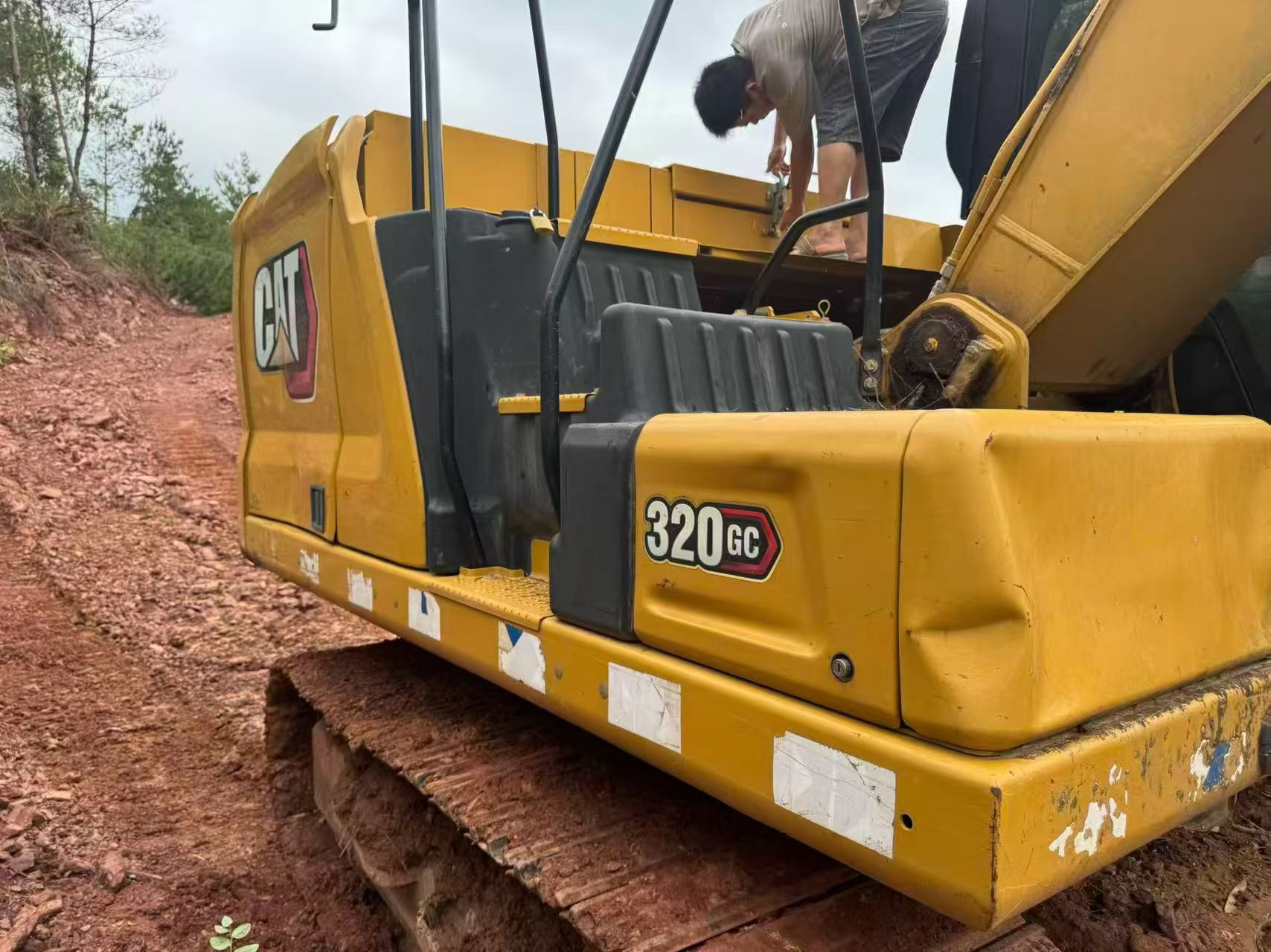 Buy Caterpillar 320GC Used Excavator / 3 Buy Caterpillar 320GC Used Excavator / 3