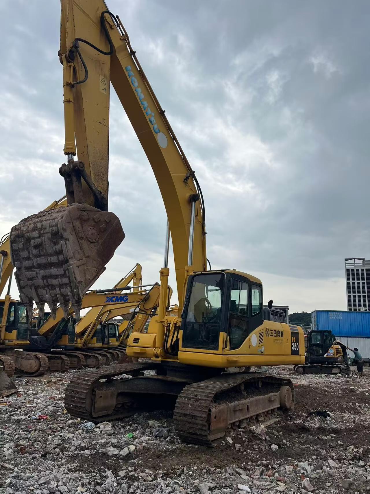 شراء حفارة Komatsu PC300-7 مستعملة / 2