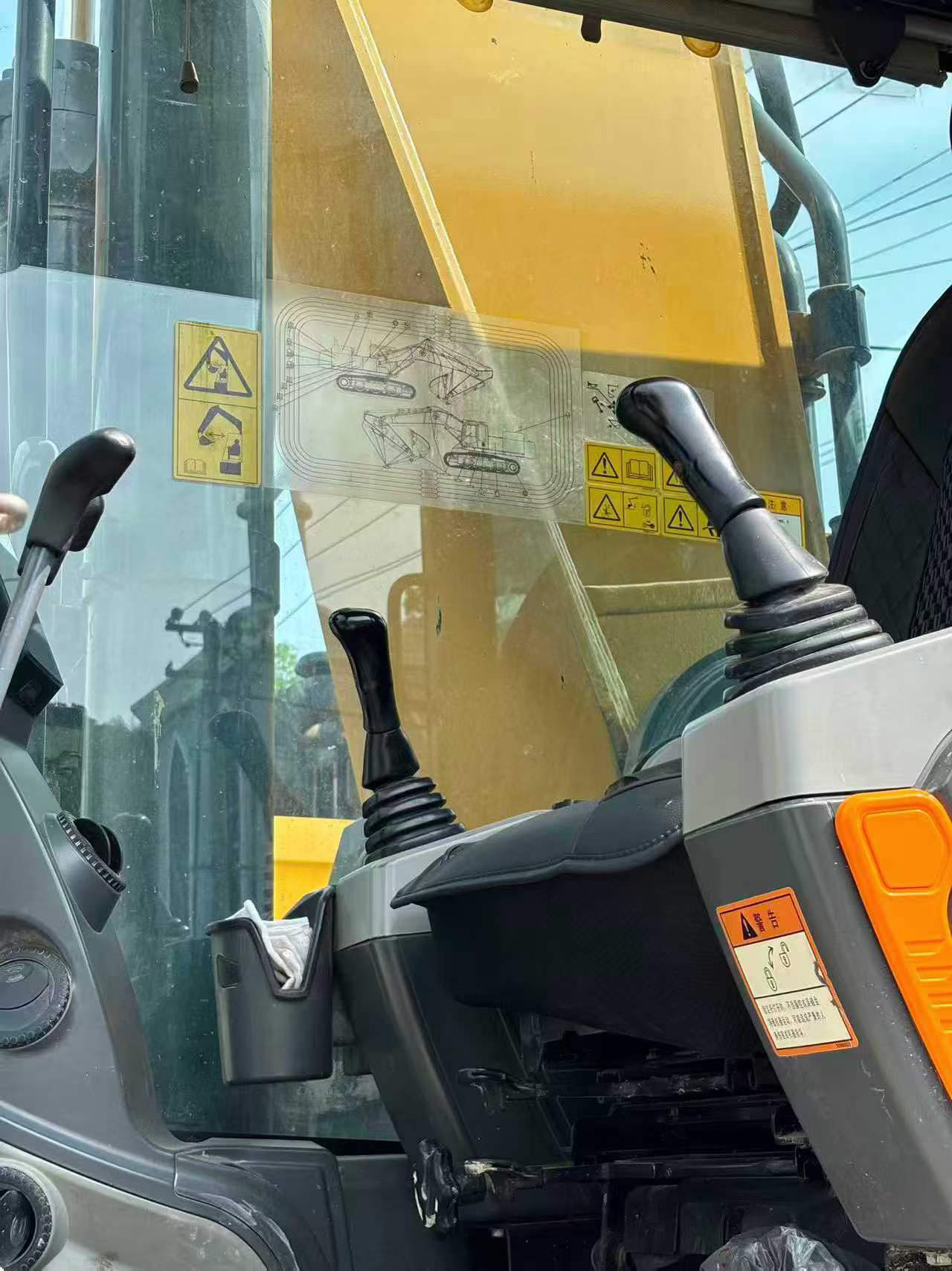 Buy XCMG XE600DK Used Excavator / 4