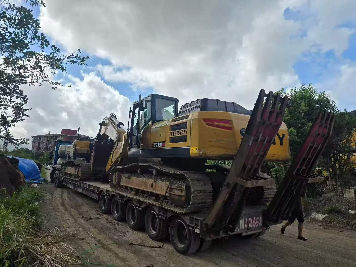 Buy Sany SY305C Used Excavator / 3 Buy Sany SY305C Used Excavator / 3