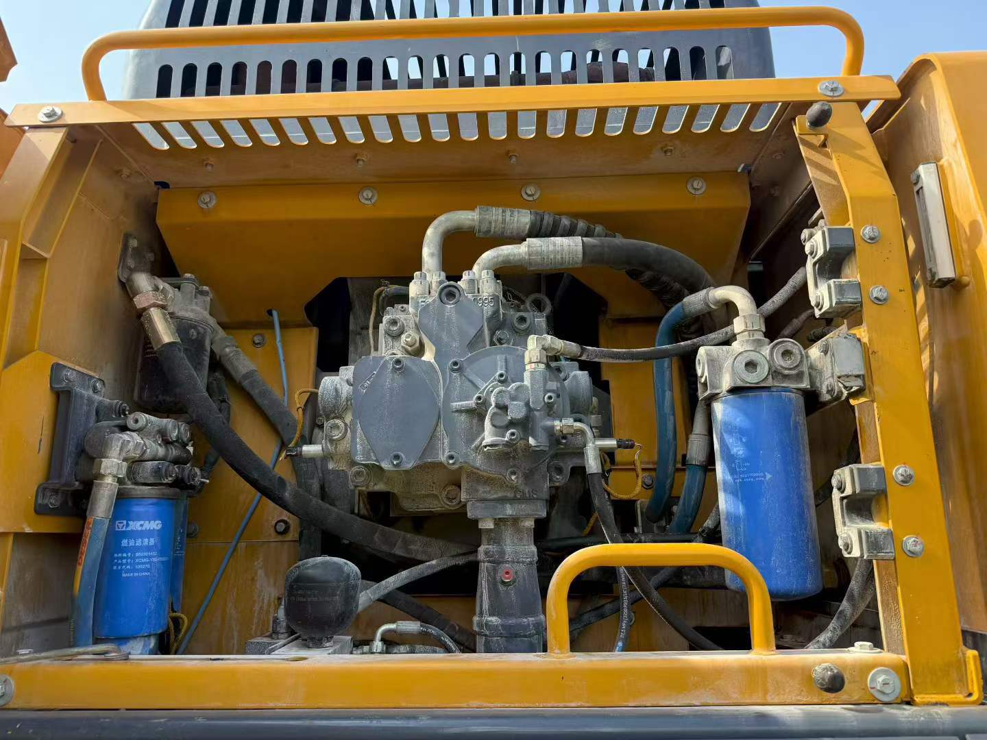 شراء حفارة XCMG XE550DK مستعملة / 6
