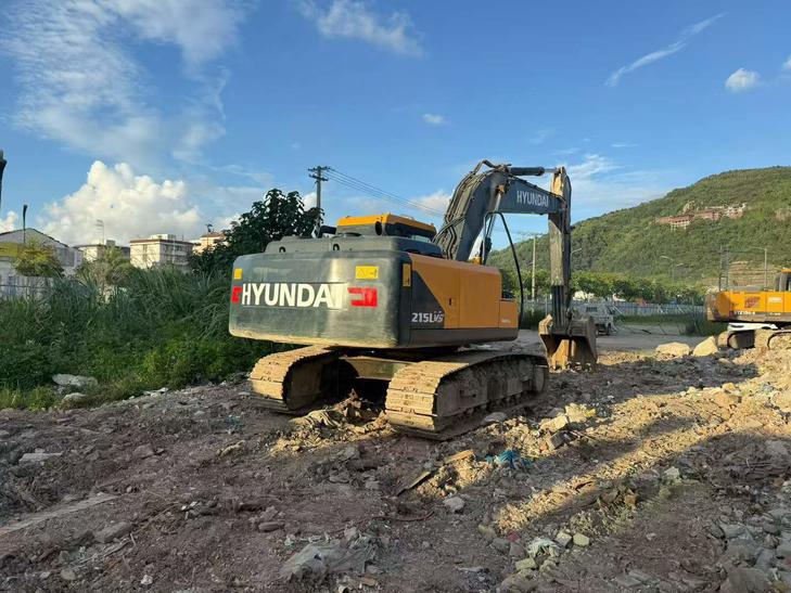 Buy Hyundai R215-7 Used Excavator / 1