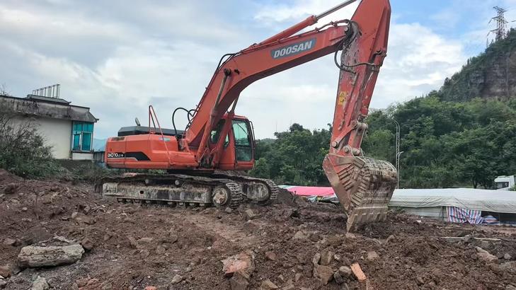 Buy Doosan DH300-5 Used Excavator / 1