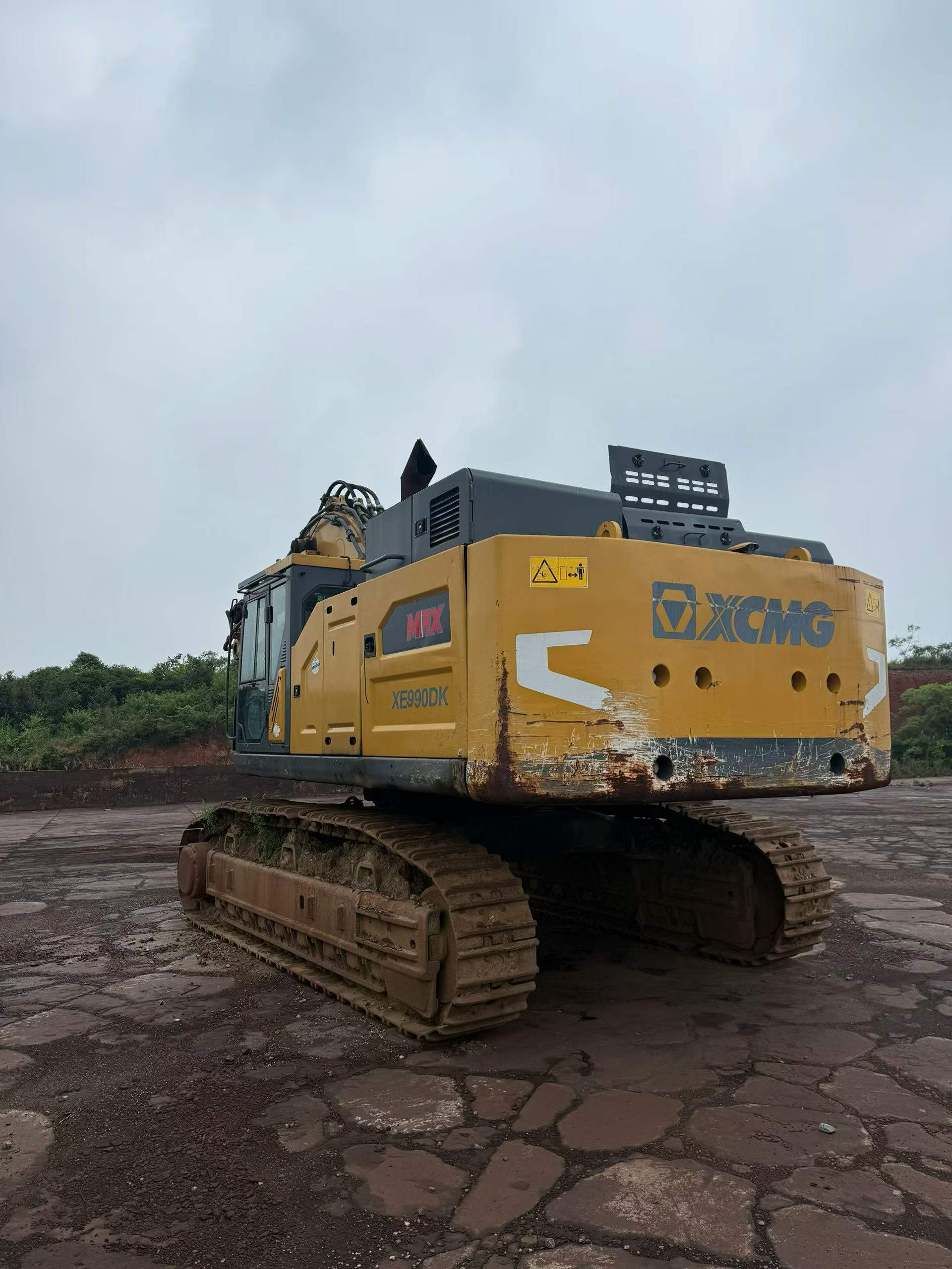 Buy XCMG XE690DK Used Excavator / 4 Buy XCMG XE690DK Used Excavator / 4