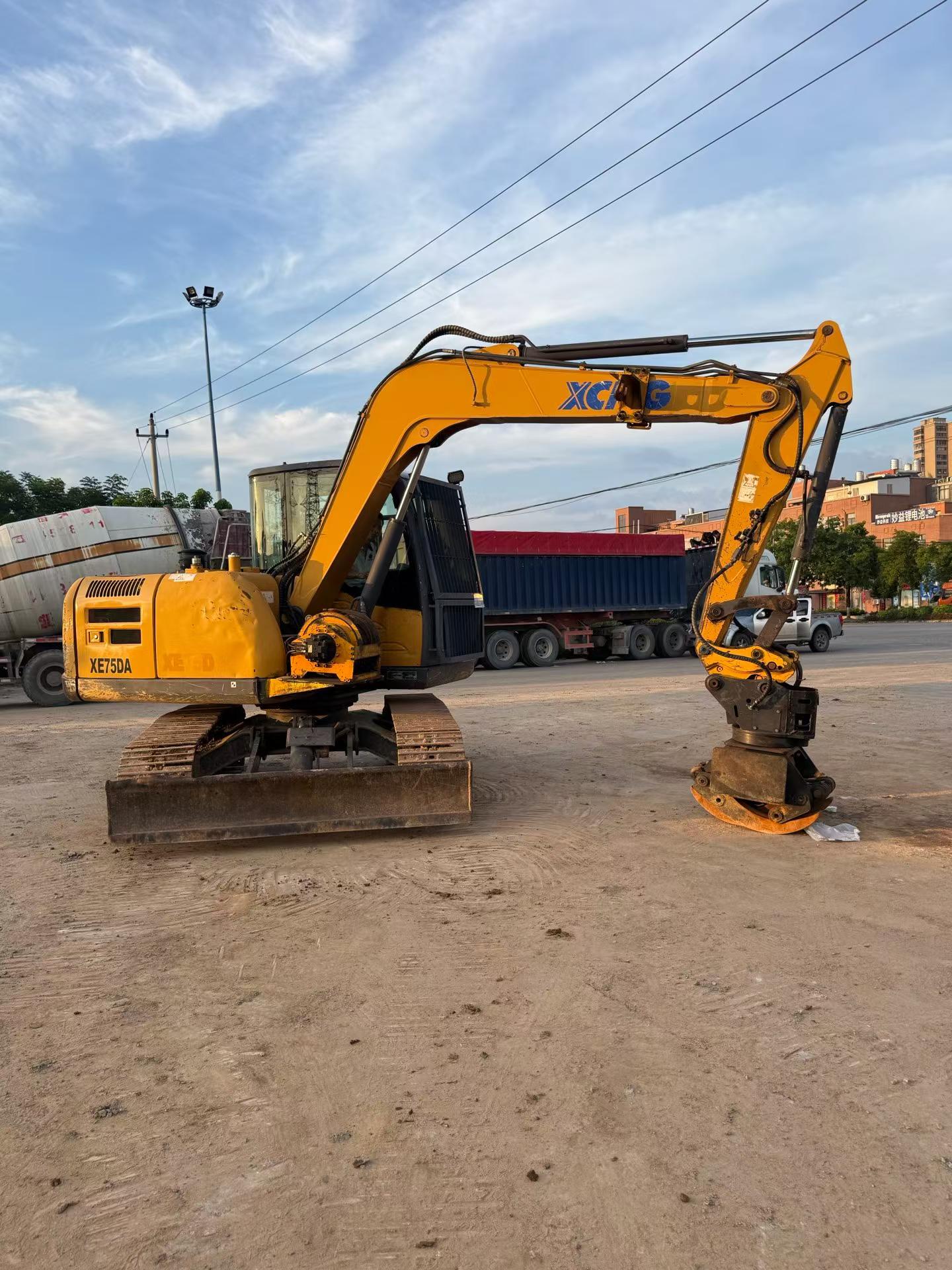 Buy XCMG XE75C Used Excavator / 2 Buy XCMG XE75C Used Excavator / 2