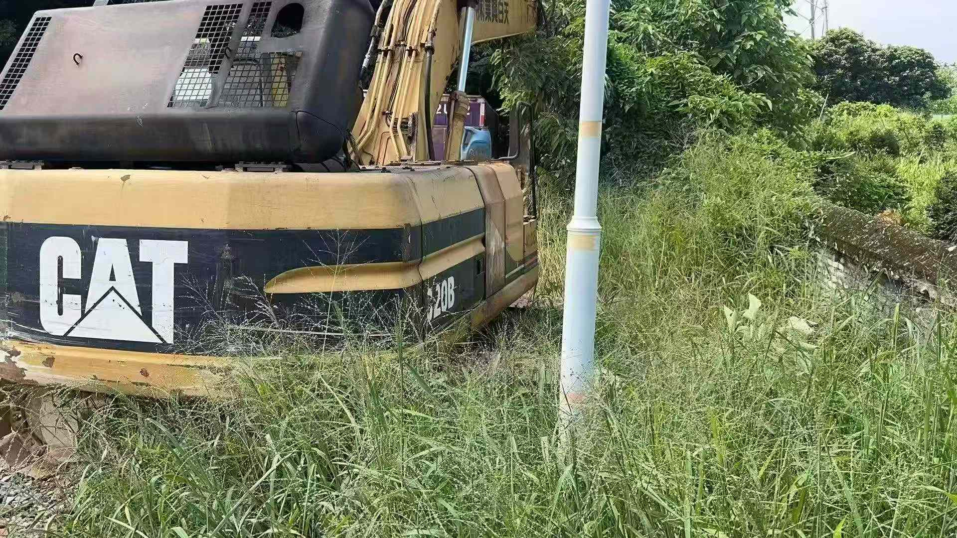 Buy Caterpillar 320V2 Used Excavator / 3 Buy Caterpillar 320V2 Used Excavator / 3