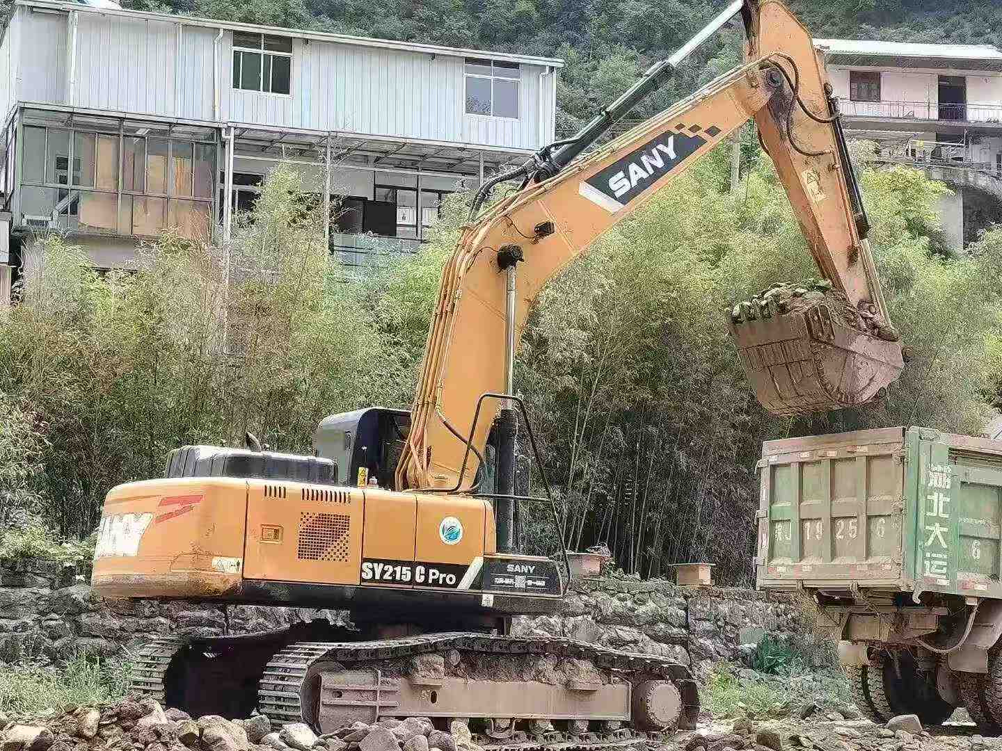 Buy Sany SY200C Used Excavator / 2 Buy Sany SY200C Used Excavator / 2