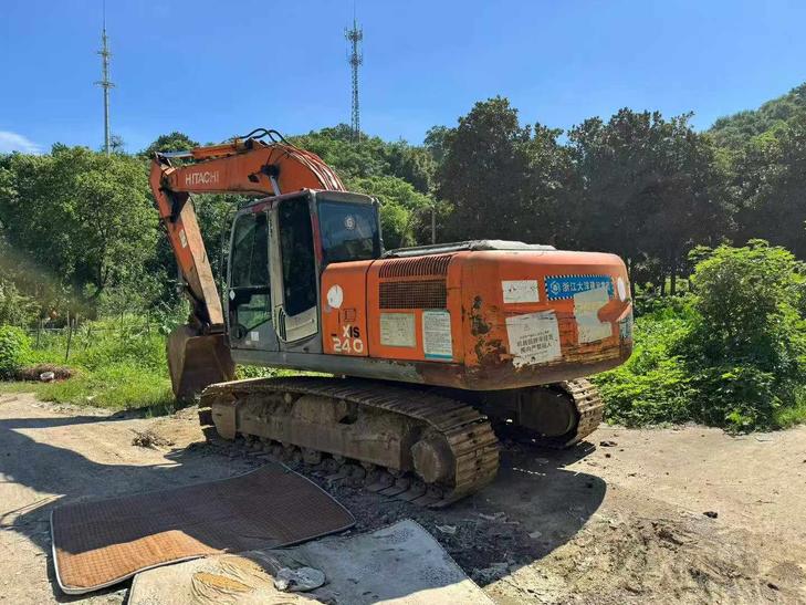 Buy Hitachi EX200-3 Used Excavator / 1