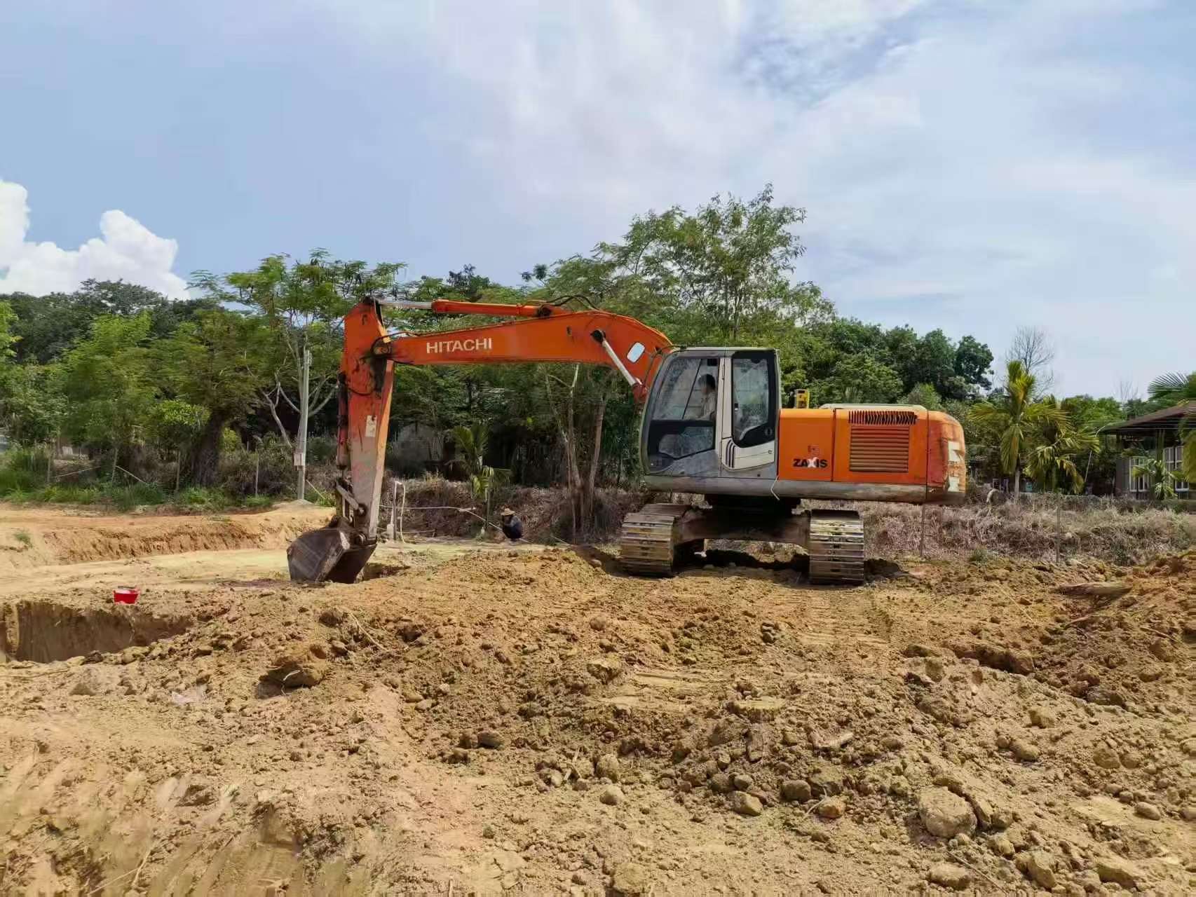 Buy Hitachi EX200-3 Used Excavator / 4