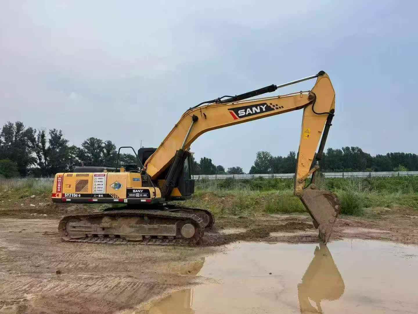 Buy Sany SY215C-8 Used Excavator / 2 Buy Sany SY215C-8 Used Excavator / 2