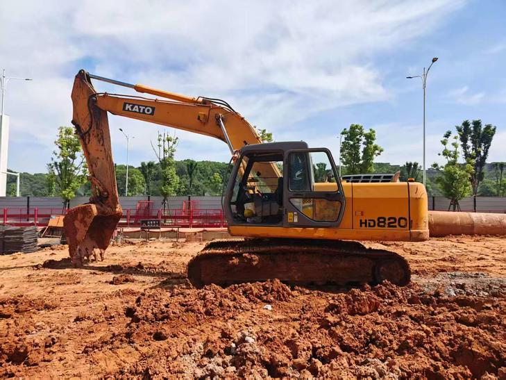 Buy Kato HD820 Used Excavator / 1