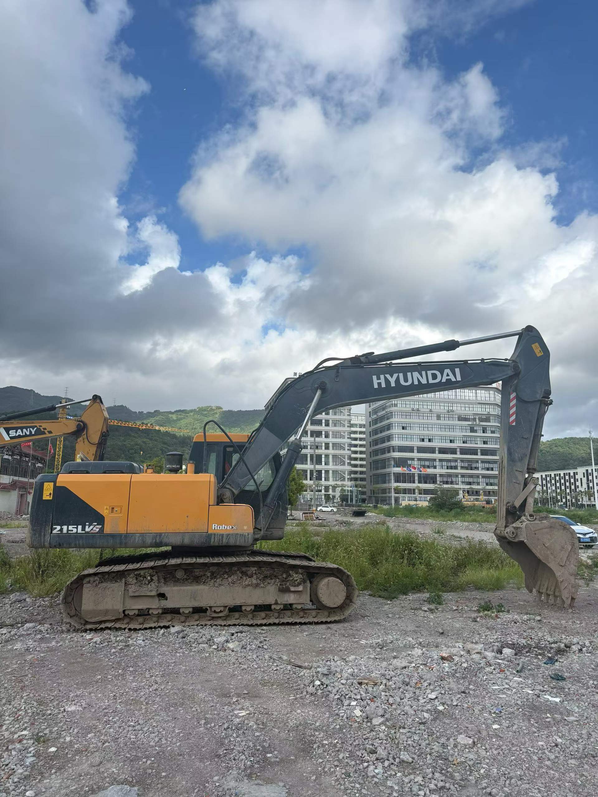 Buy Hyundai R215VS Used Excavator / 2 Buy Hyundai R215VS Used Excavator / 2
