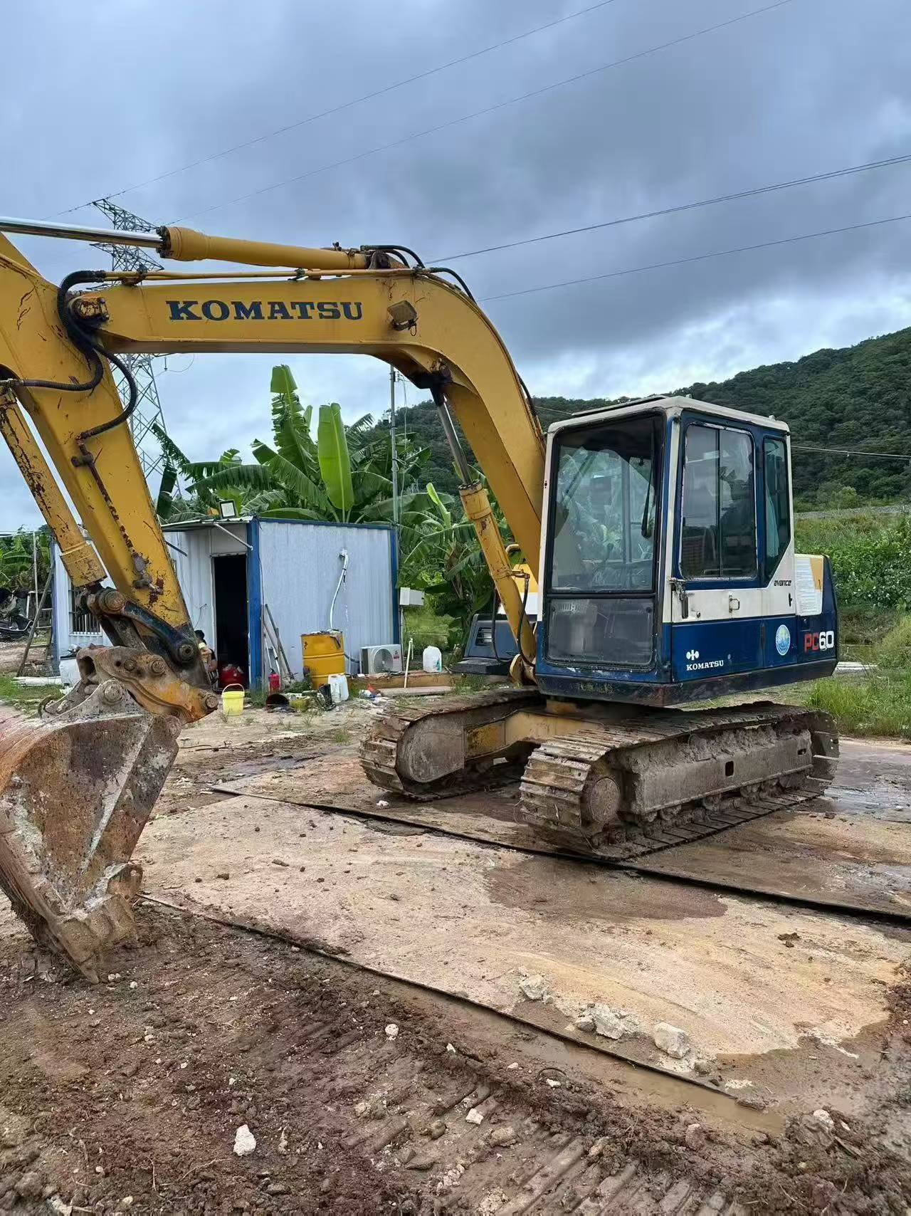 Buy Komatsu PC60-6 Used Excavator / 2