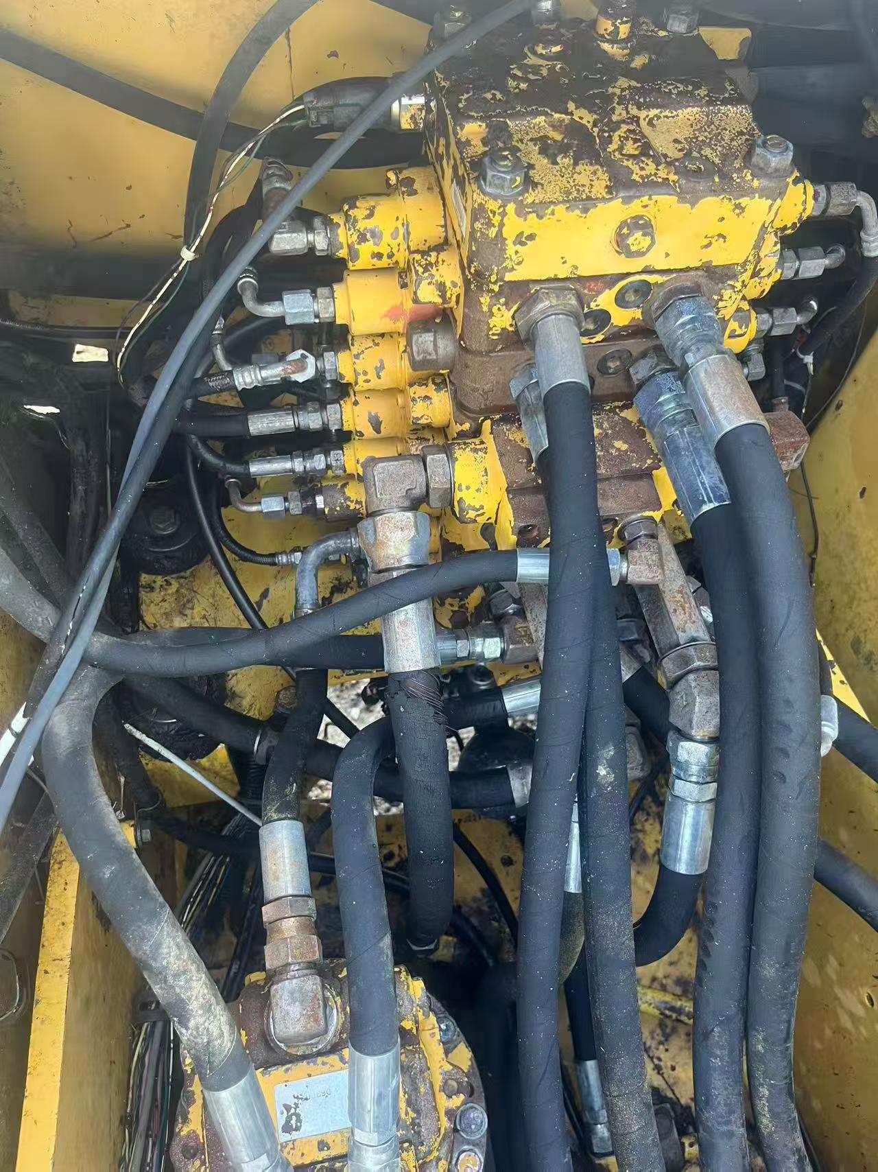 Buy Komatsu PC130 Used Excavator / 4