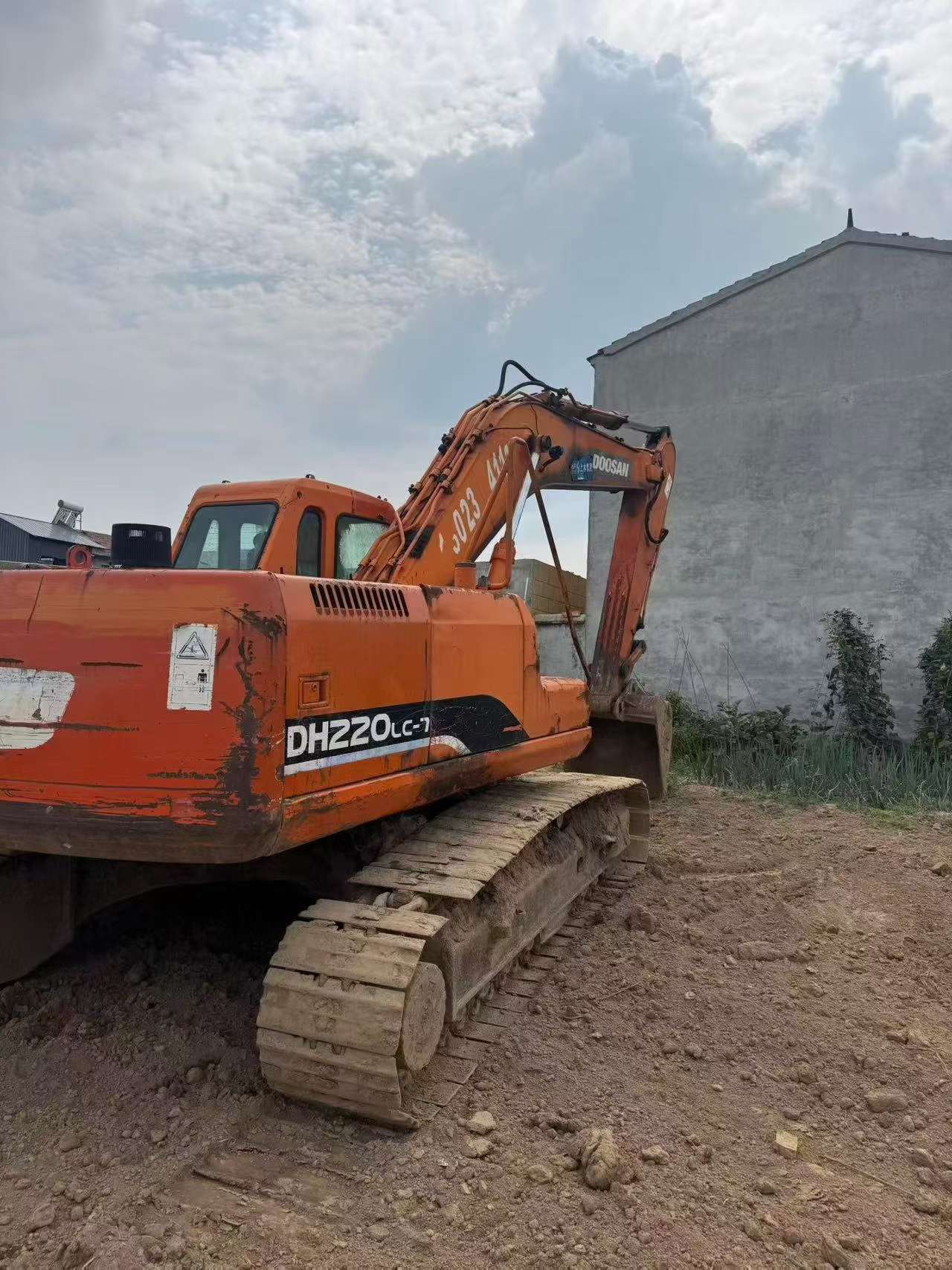 Buy Doosan DH220-7 Used Excavator / 3 Buy Doosan DH220-7 Used Excavator / 3