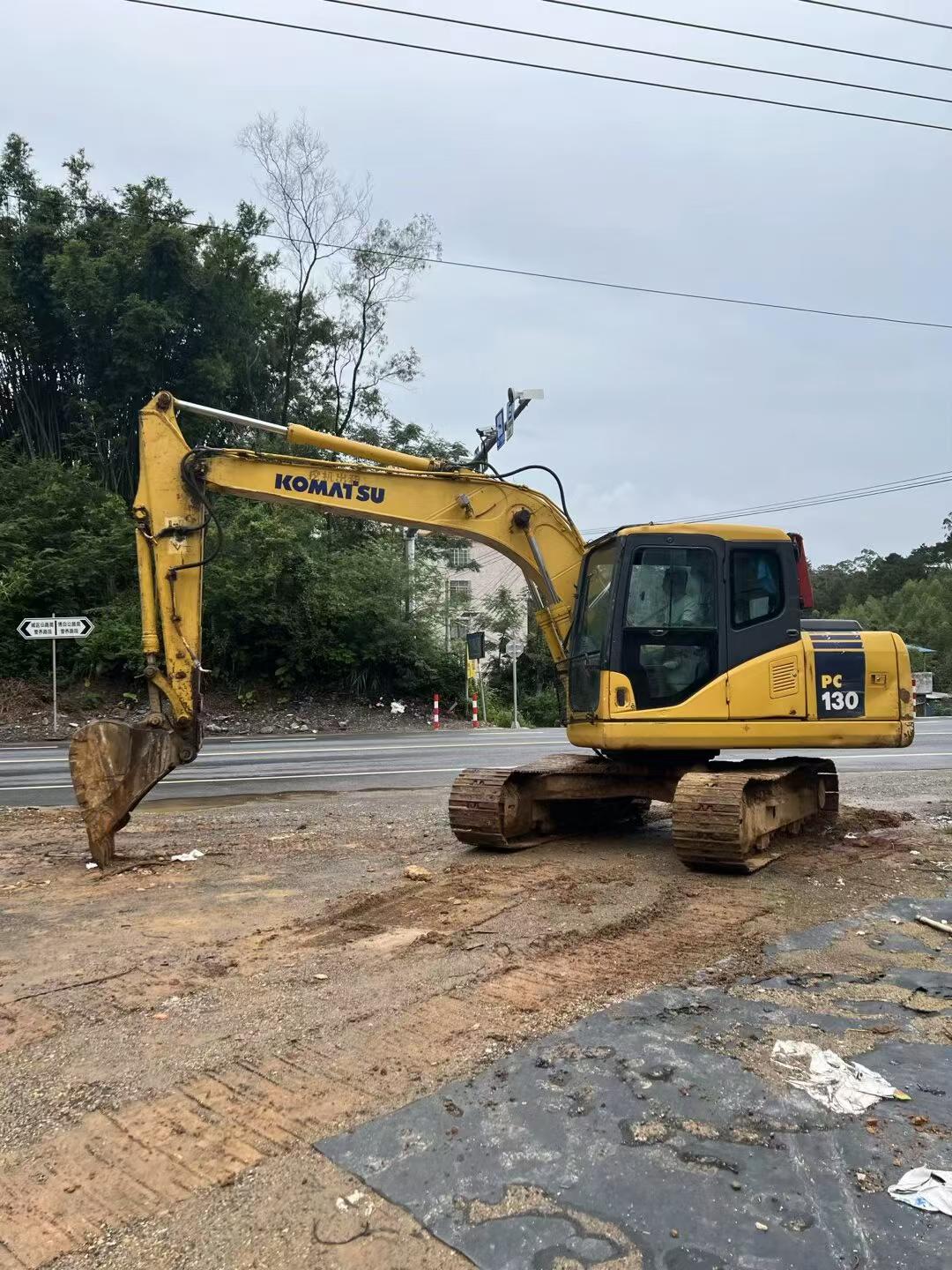 Buy Komatsu PC130-7 Used Excavator / 4