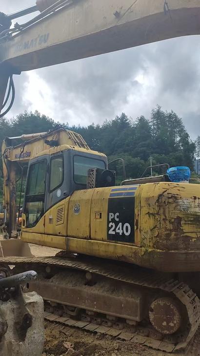 Buy Komatsu PC220-7 Used Excavator / 1