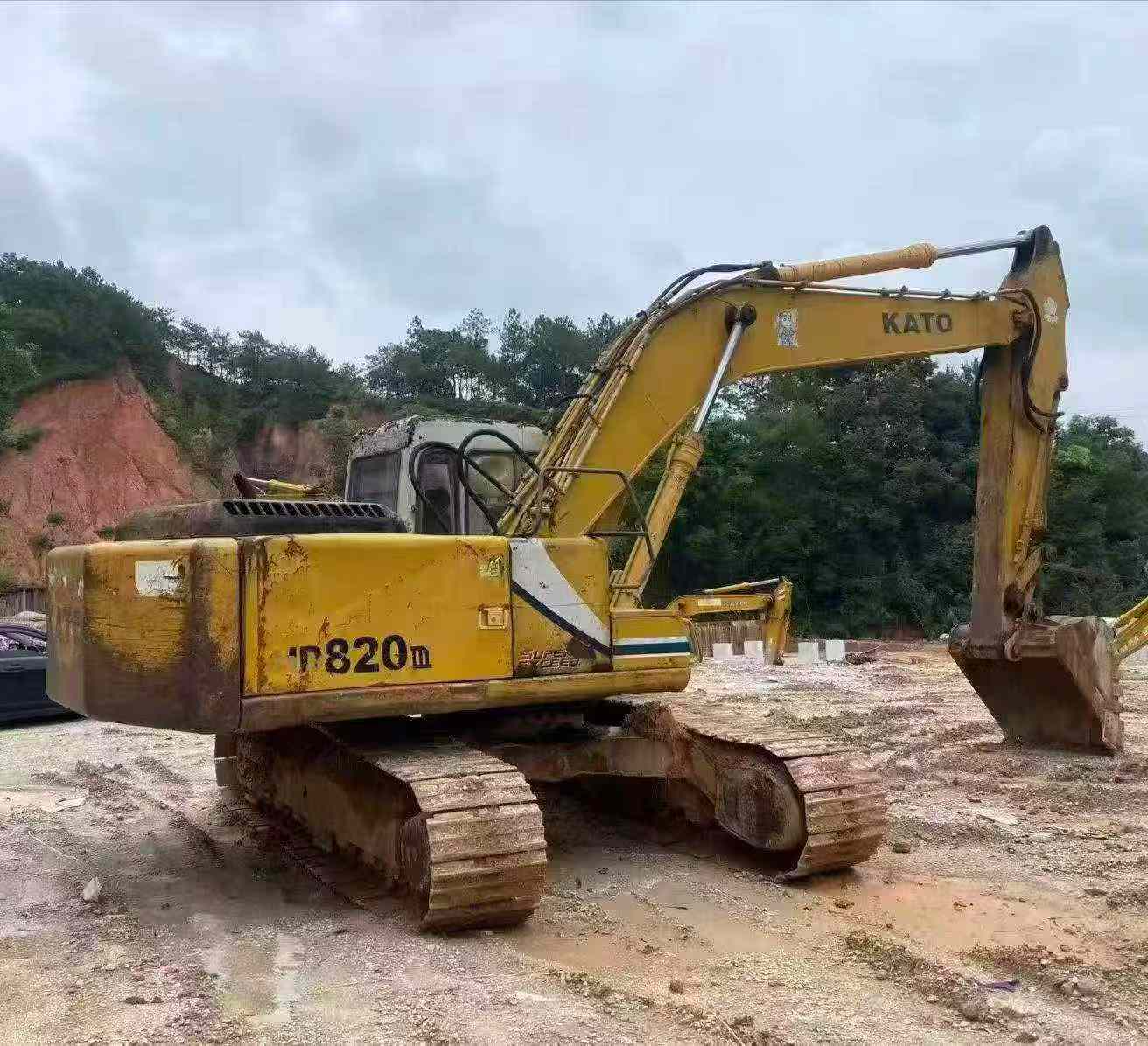 Buy Kato 820-3SP Used Excavator / 4