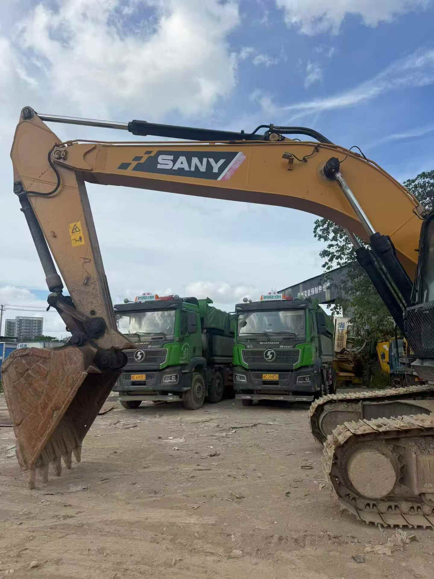 Buy Sany SY245H Used Excavator / 3 Buy Sany SY245H Used Excavator / 3