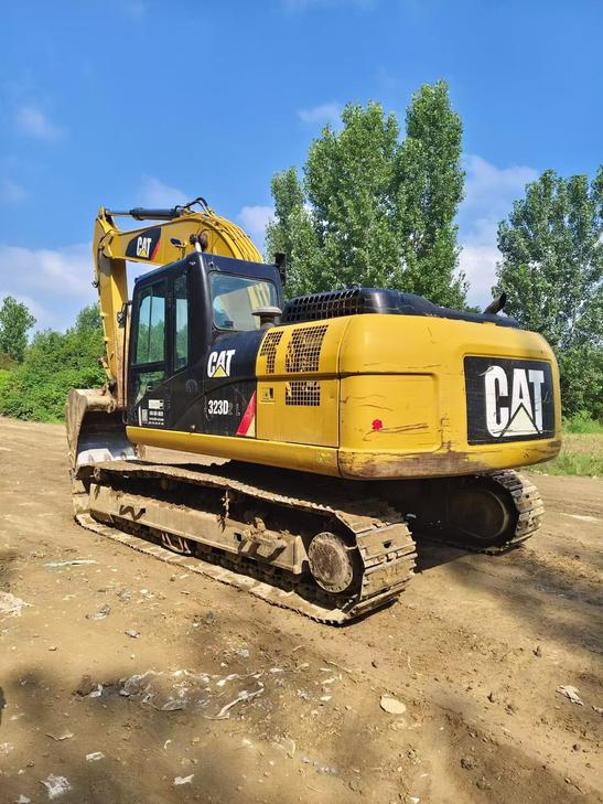 Buy Caterpillar 323D2L Used Excavator / 1