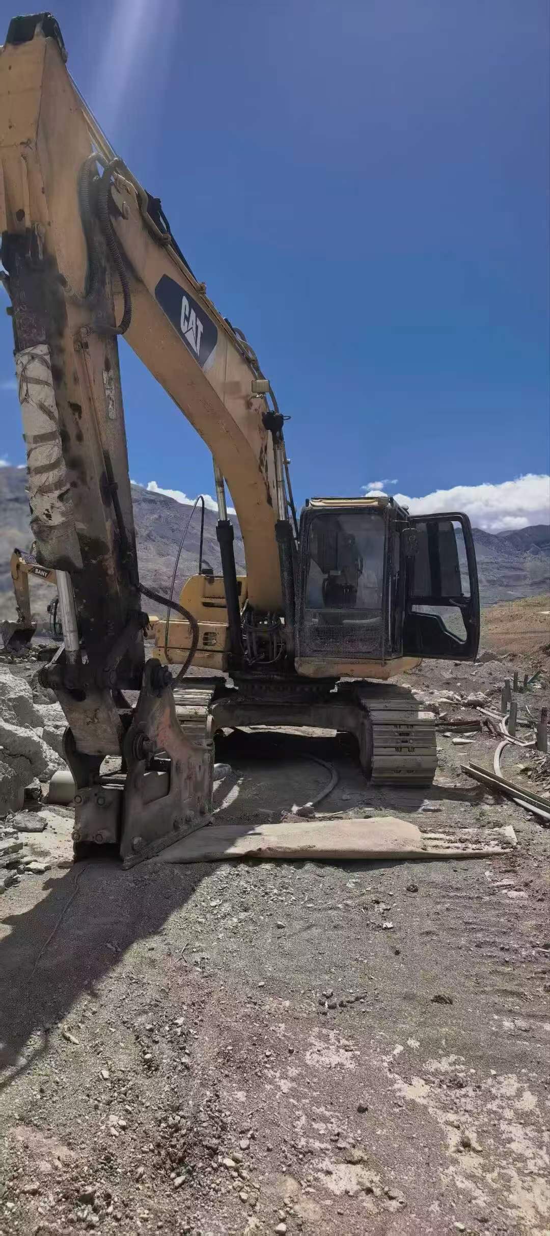 Buy Caterpillar 320C Used Excavator / 2