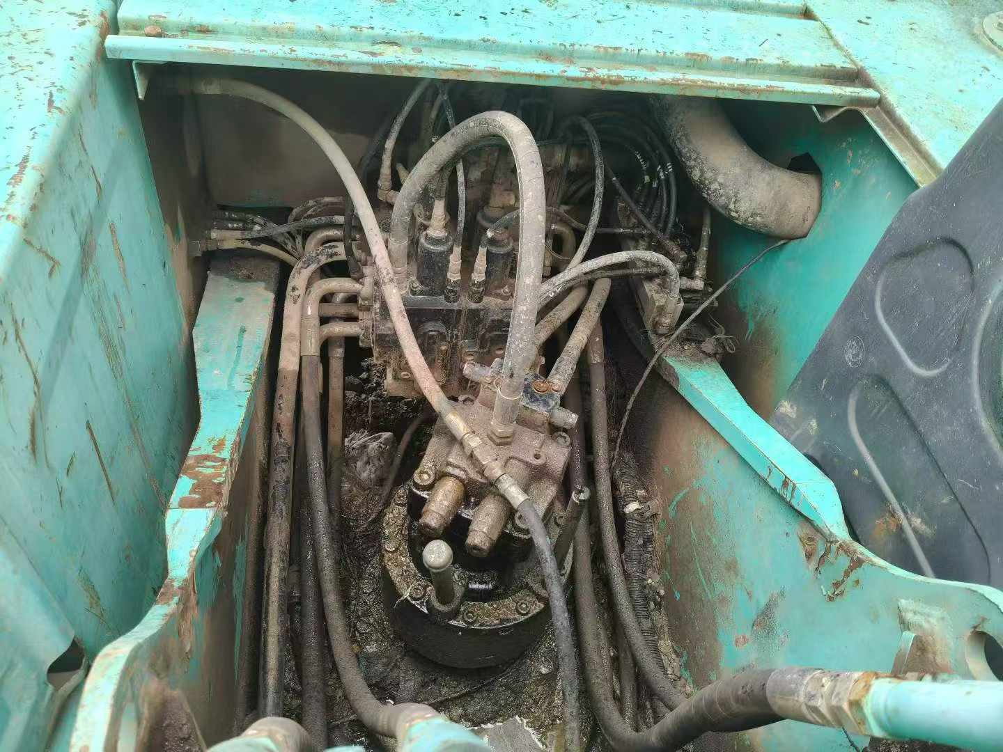 Buy Kobelco SK210 Used Excavator / 2