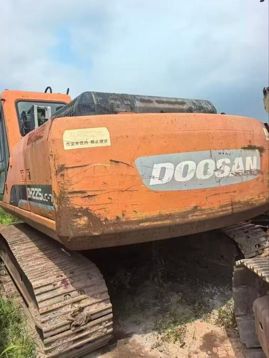 Buy Doosan DH225-7 Used Excavator / 1