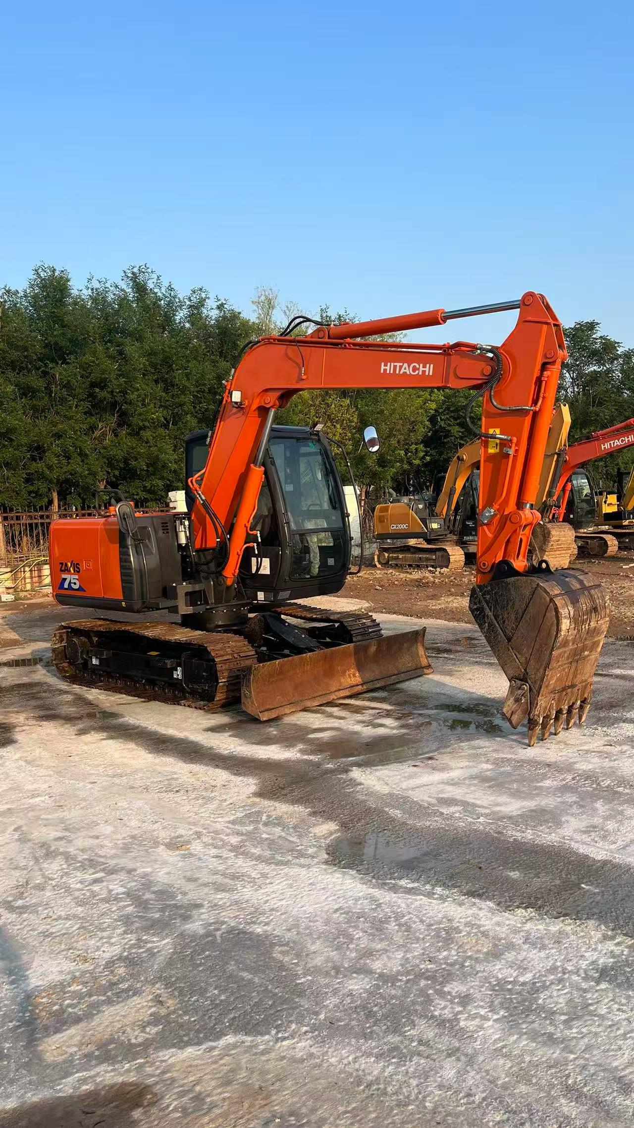 Compre Excavadora Hitachi EX75-3 Usada / 7