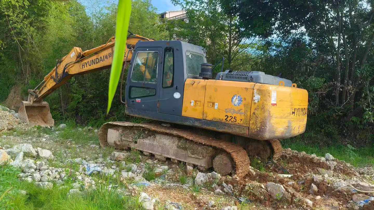 Buy Hyundai R215-7C Used Excavator / 2 Buy Hyundai R215-7C Used Excavator / 2