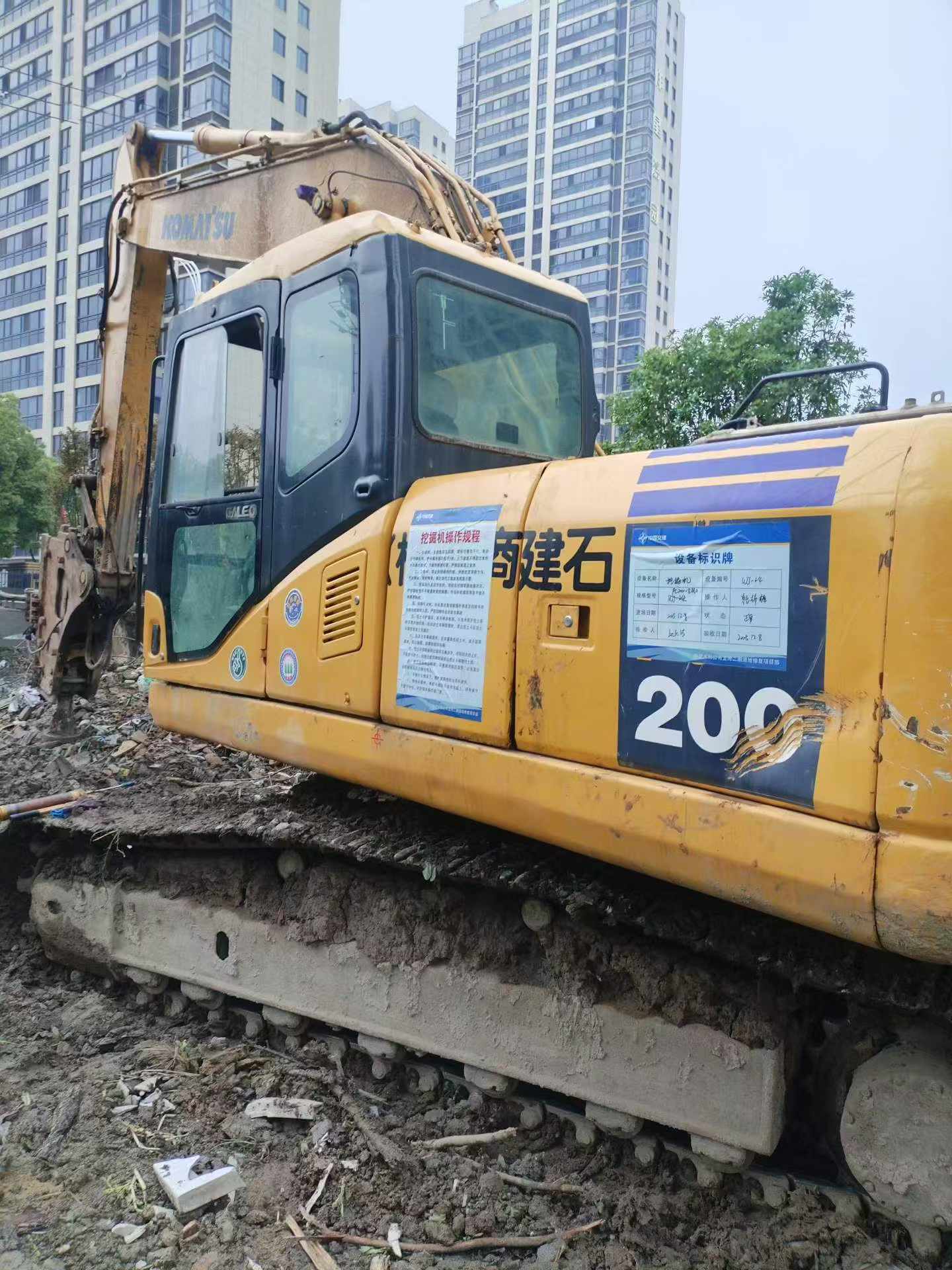 Buy Komatsu PC200 Used Excavator / 6