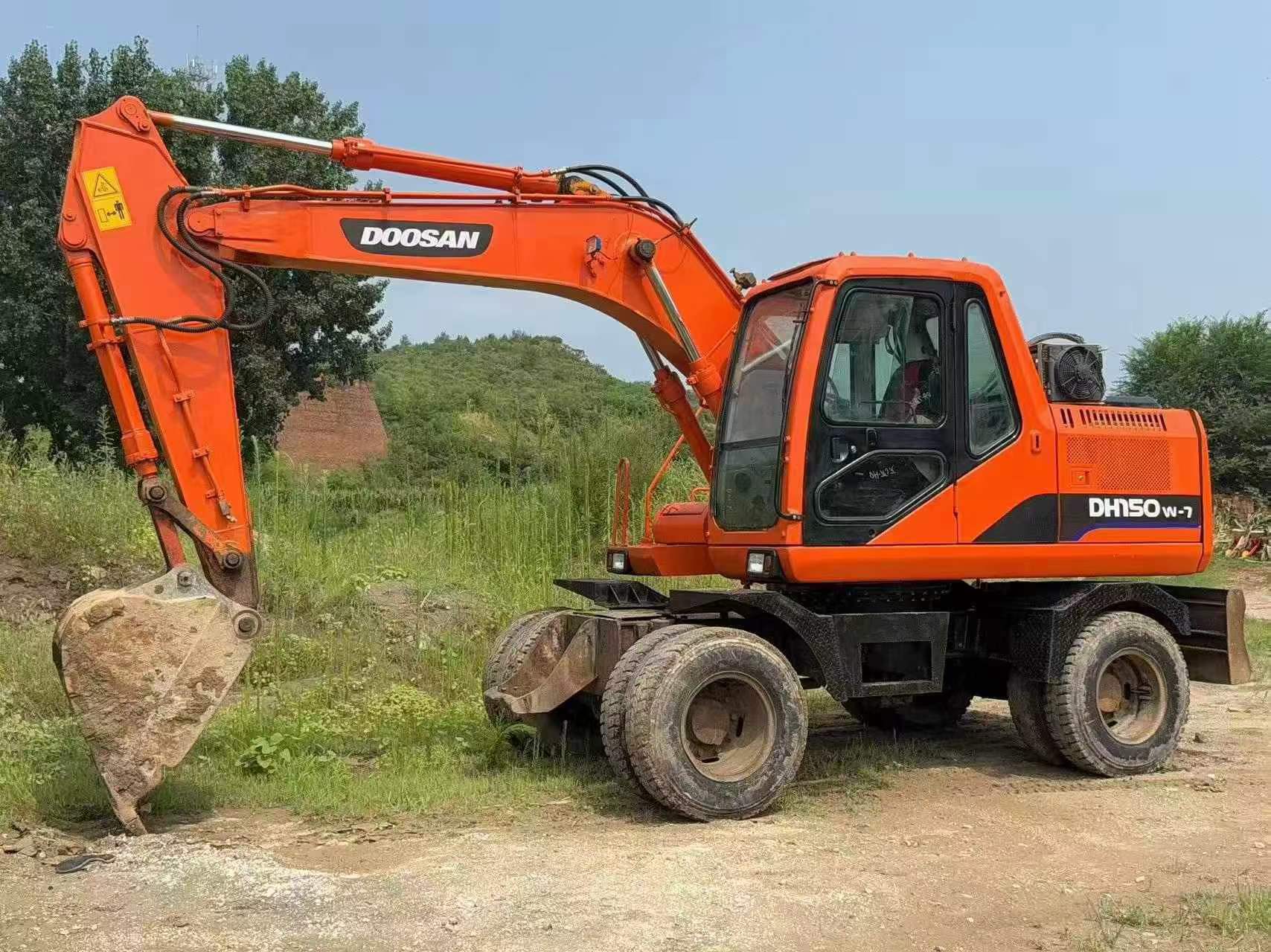 Compre Excavadora Doosan DH150-7 Usada / 2