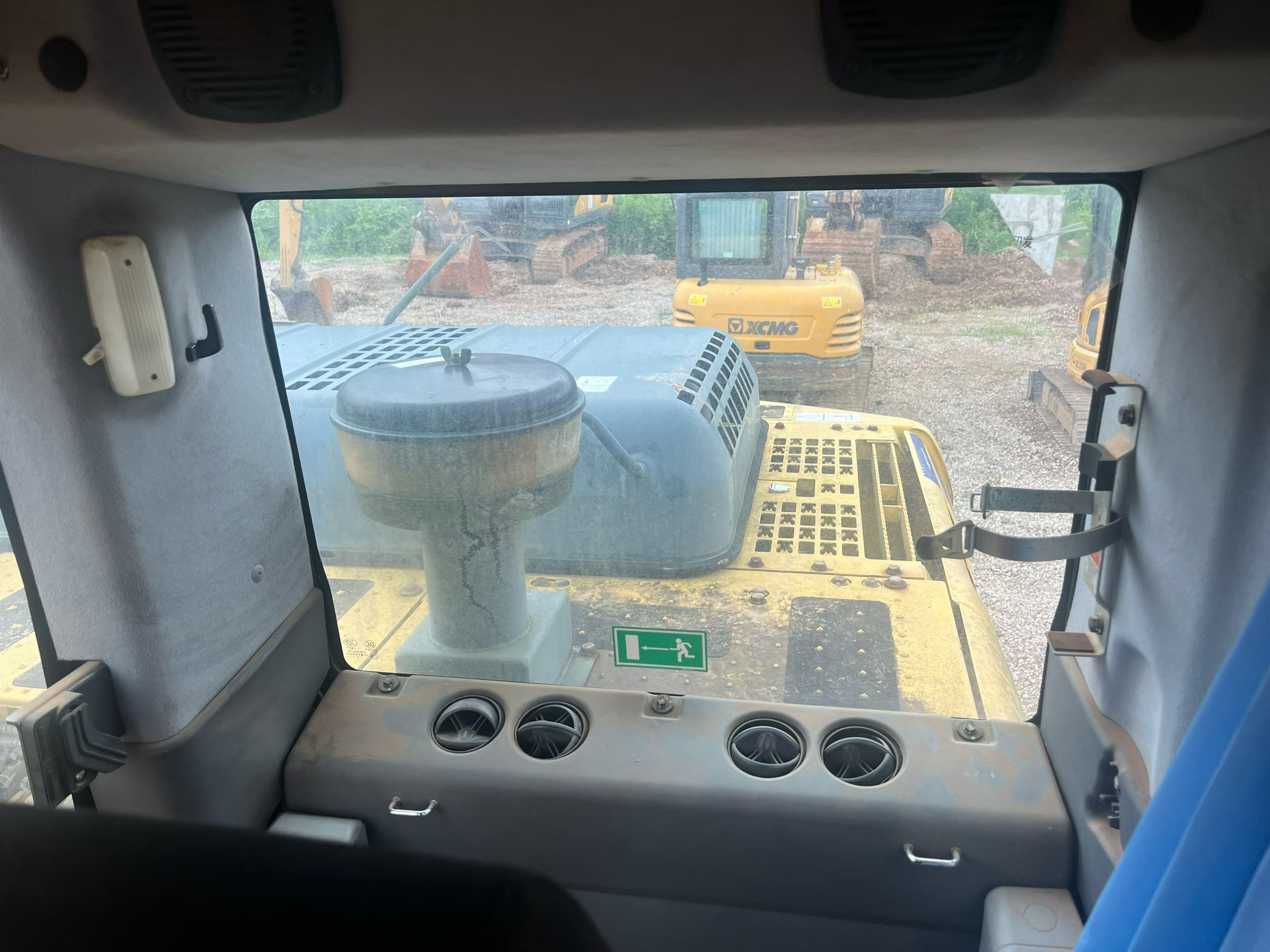 Buy Komatsu PC200 Used Excavator / 2