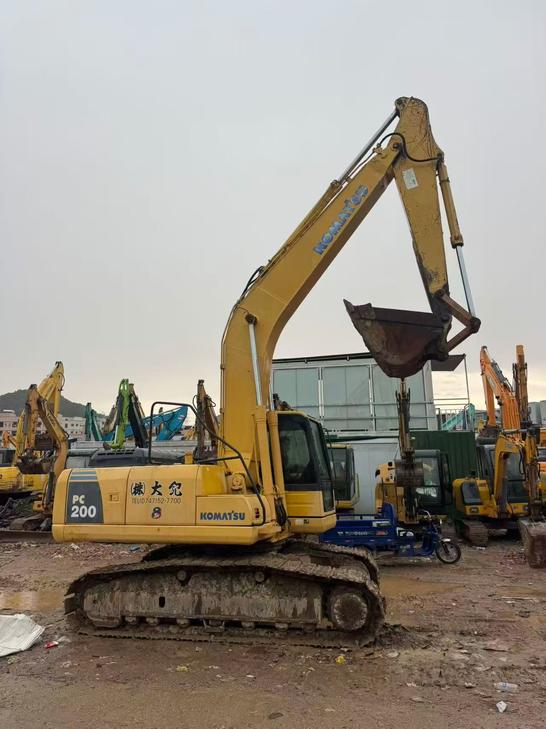 Buy Komatsu PC200-8 Used Excavator / 1